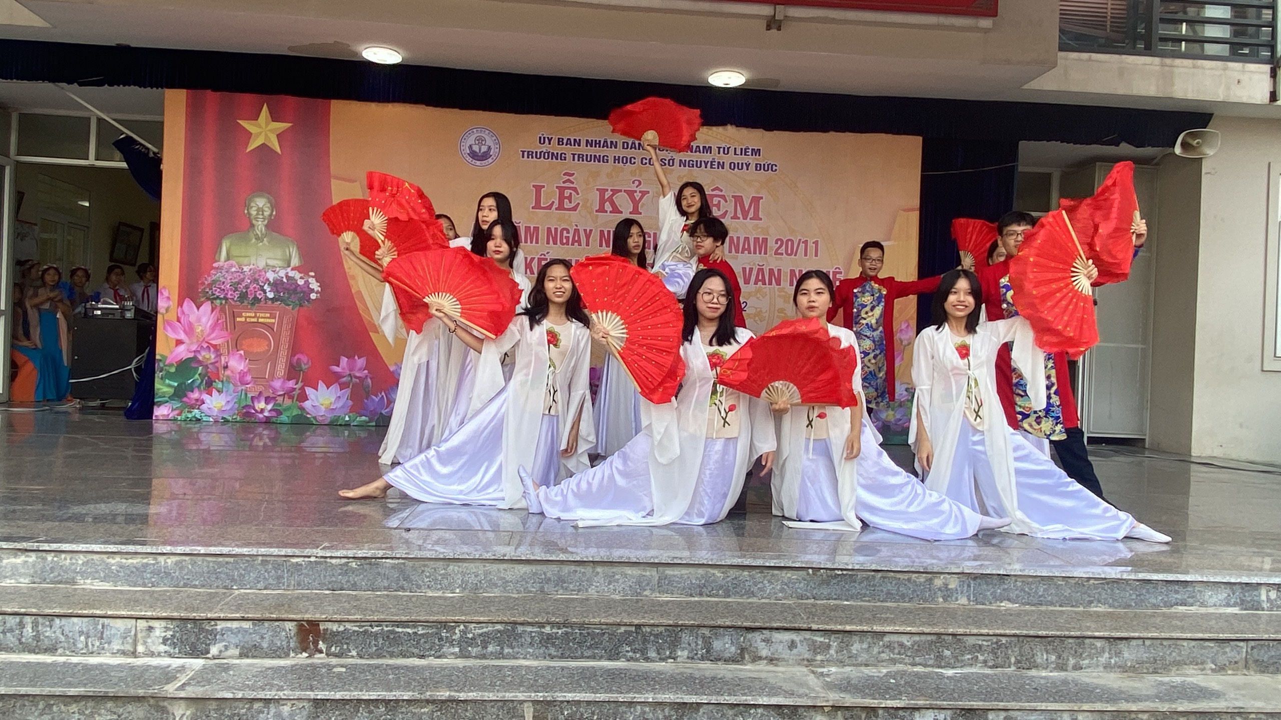 D:\Van phong\Ảnh\2022-2023\HKI\13. Văn nghệ chào mừng 20-11\fcbefcca5b369d68c427 (1).jpg