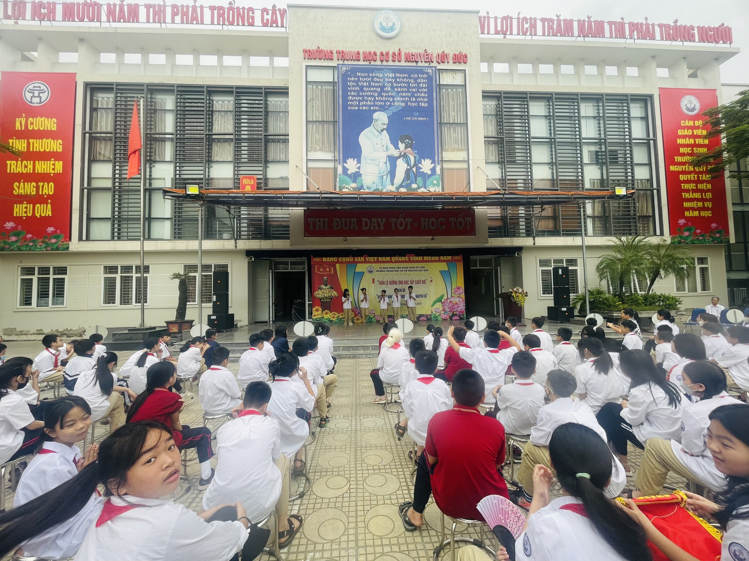 D:\Van phong\Ảnh\2023-2024\10. GTS tháng 10-2023\z4813273356861_ce554edc0a4db252a93f1bf4dbc679dd.jpg