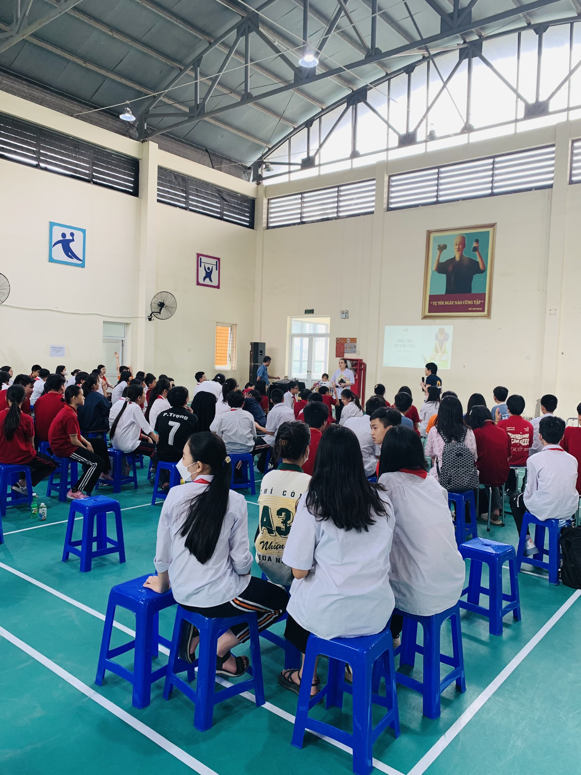 D:\Van phong\Ảnh\2023-2024\11. Tập huấn sơ cấp cứu\z4819892405375_24d7b110b905e6a48bef0b34197cad70.jpg