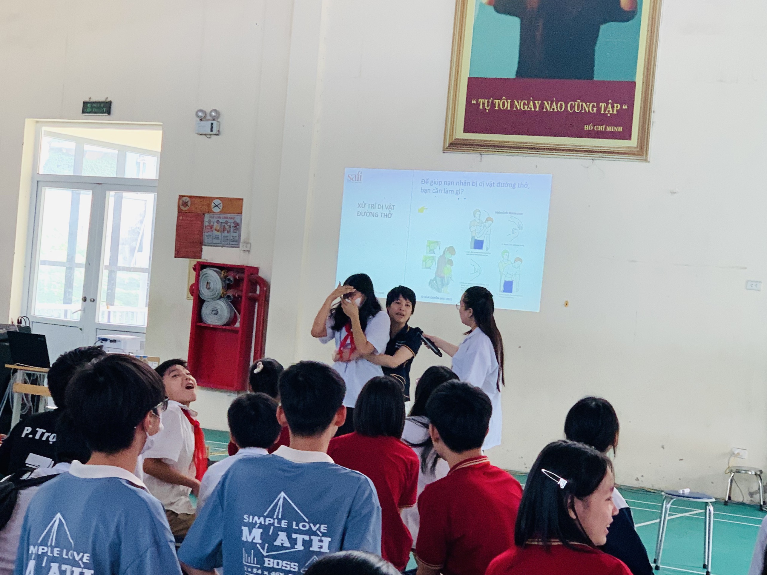 D:\Van phong\Ảnh\2023-2024\11. Tập huấn sơ cấp cứu\z4819892393509_d365cf4ea3f280ec023f0bdf2032e5db.jpg
