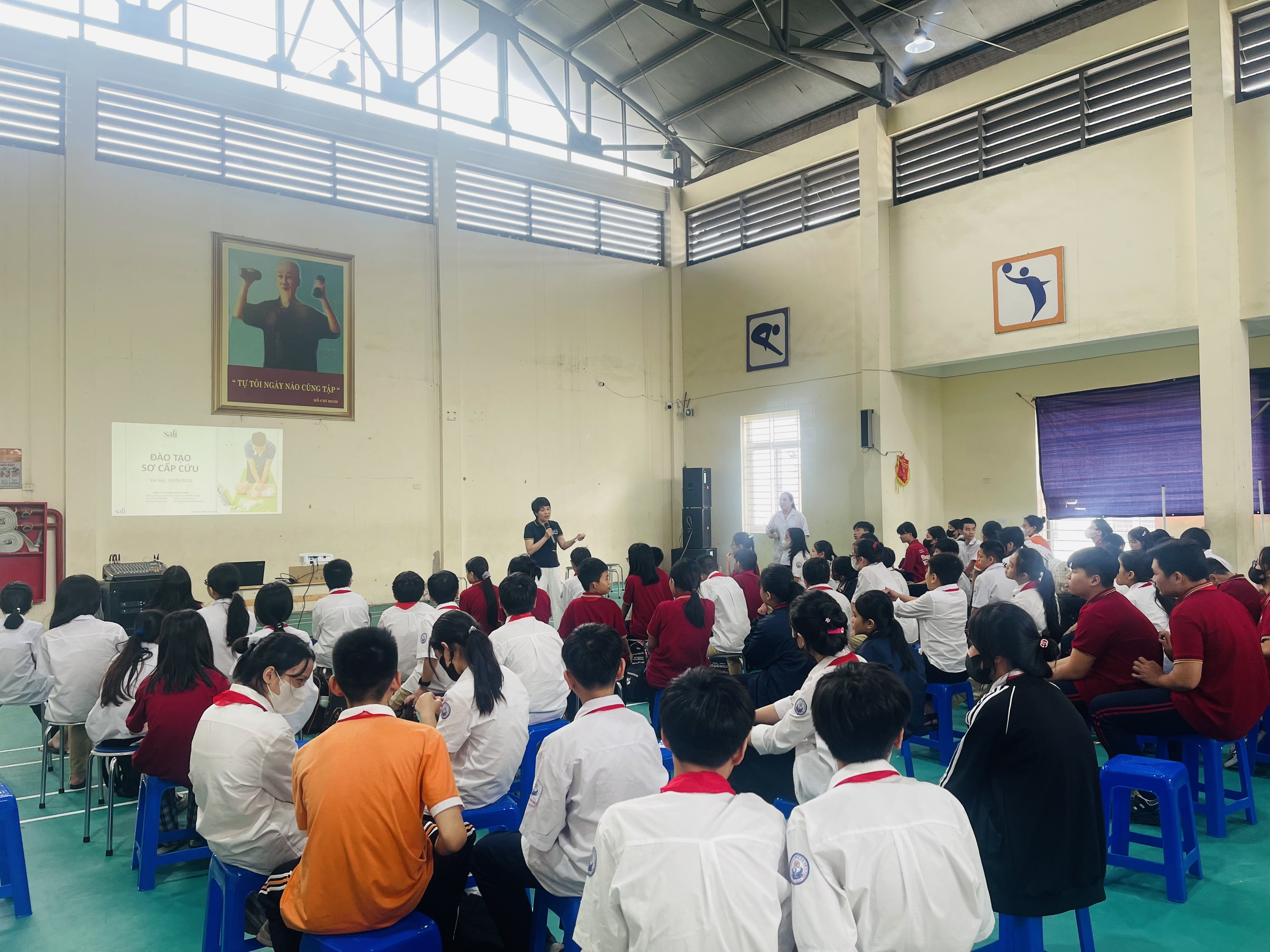 D:\Van phong\Ảnh\2023-2024\11. Tập huấn sơ cấp cứu\z4819893522633_a22761cbc2fb8b667646d1d5f1a593c4.jpg