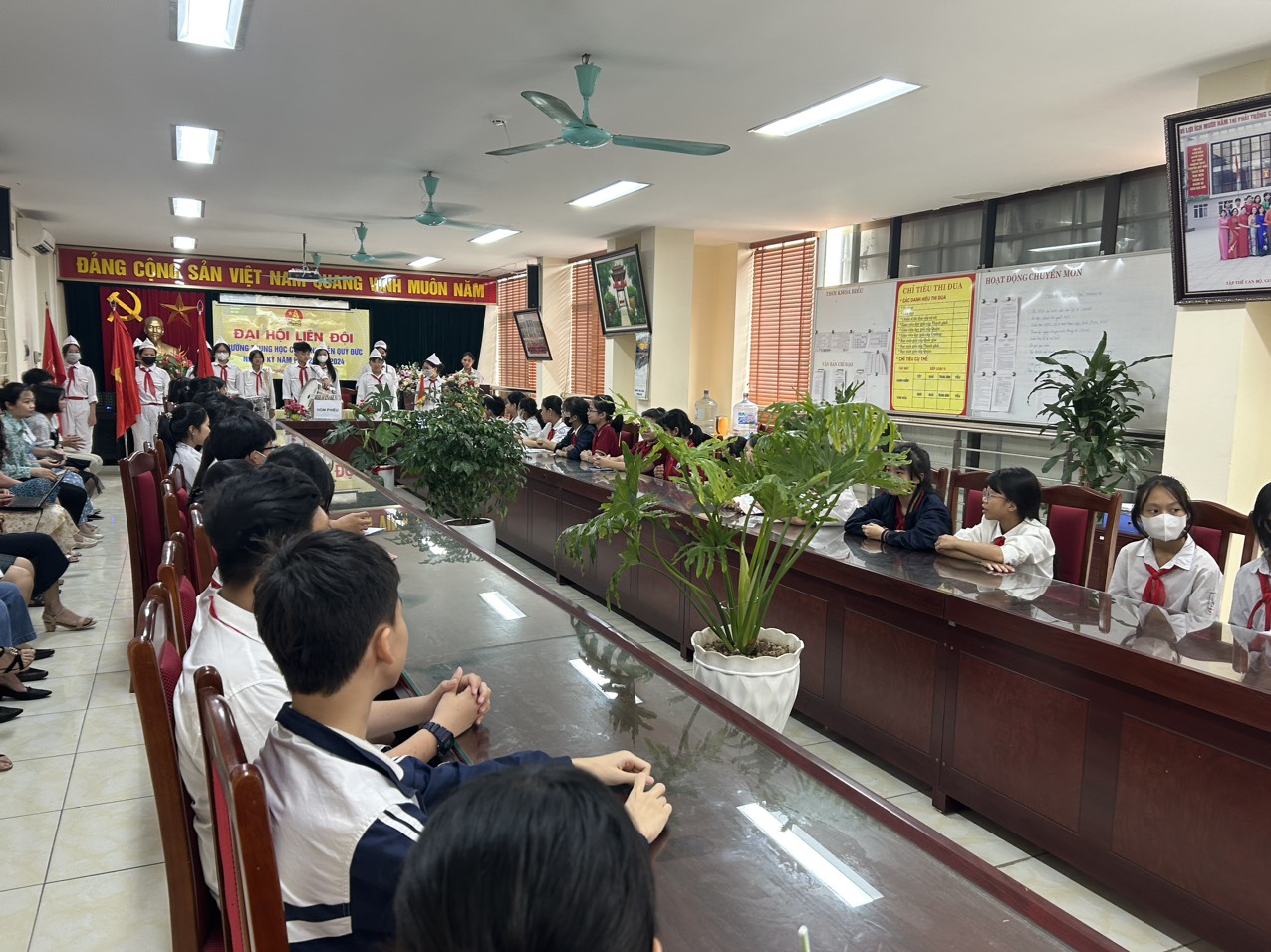D:\Du lieu C\Desktop\ĐH liên đội\z4804564320912_1f09b6d1c8af2b550e8f1f853a08c55f.jpg