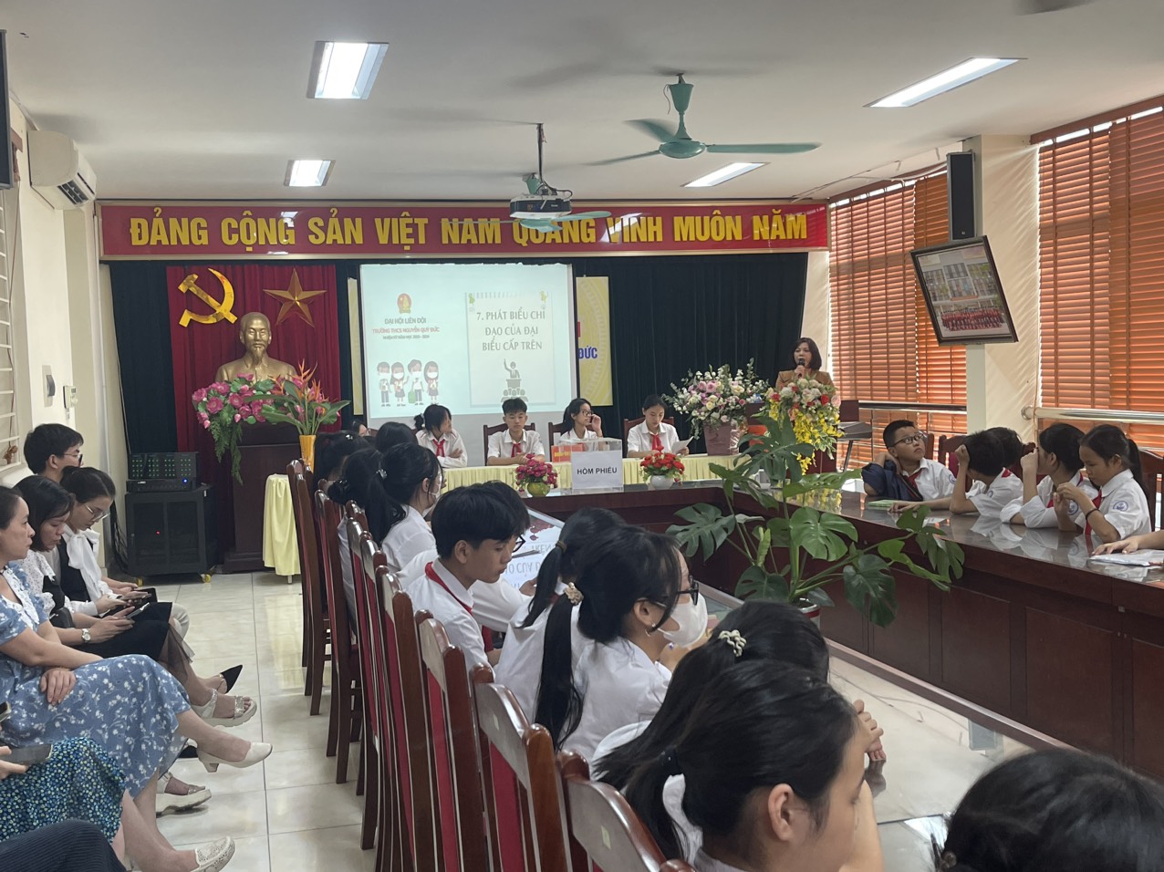 D:\Du lieu C\Desktop\ĐH liên đội\z4804527039010_af2d7339e33da4ab7a75242a24e5c131.jpg