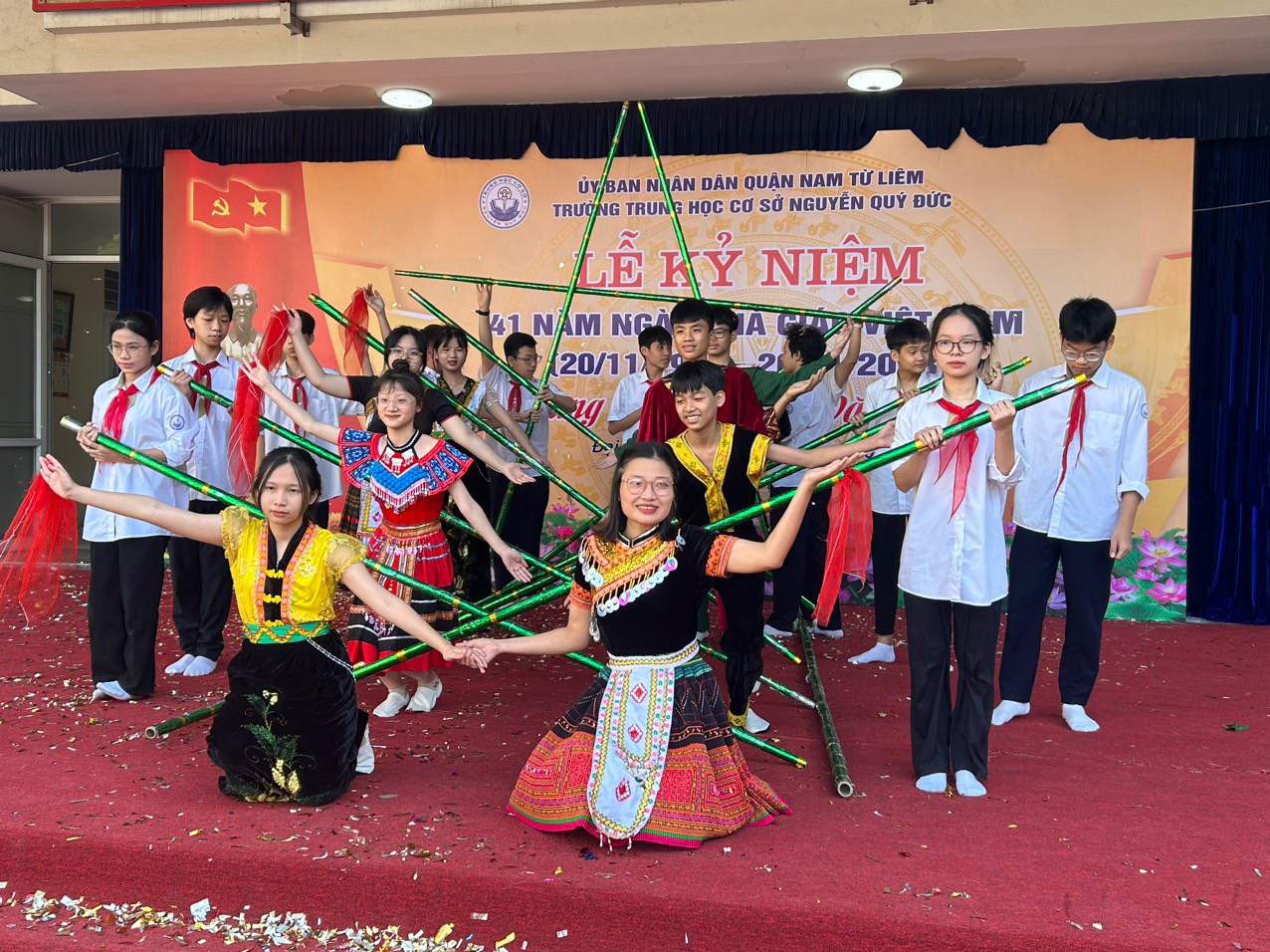 D:\Van phong\Ảnh\2023-2024\13. 20-11-2023\z4898719332737_345a5fe38cc233390a5bc11ba2434949.jpg