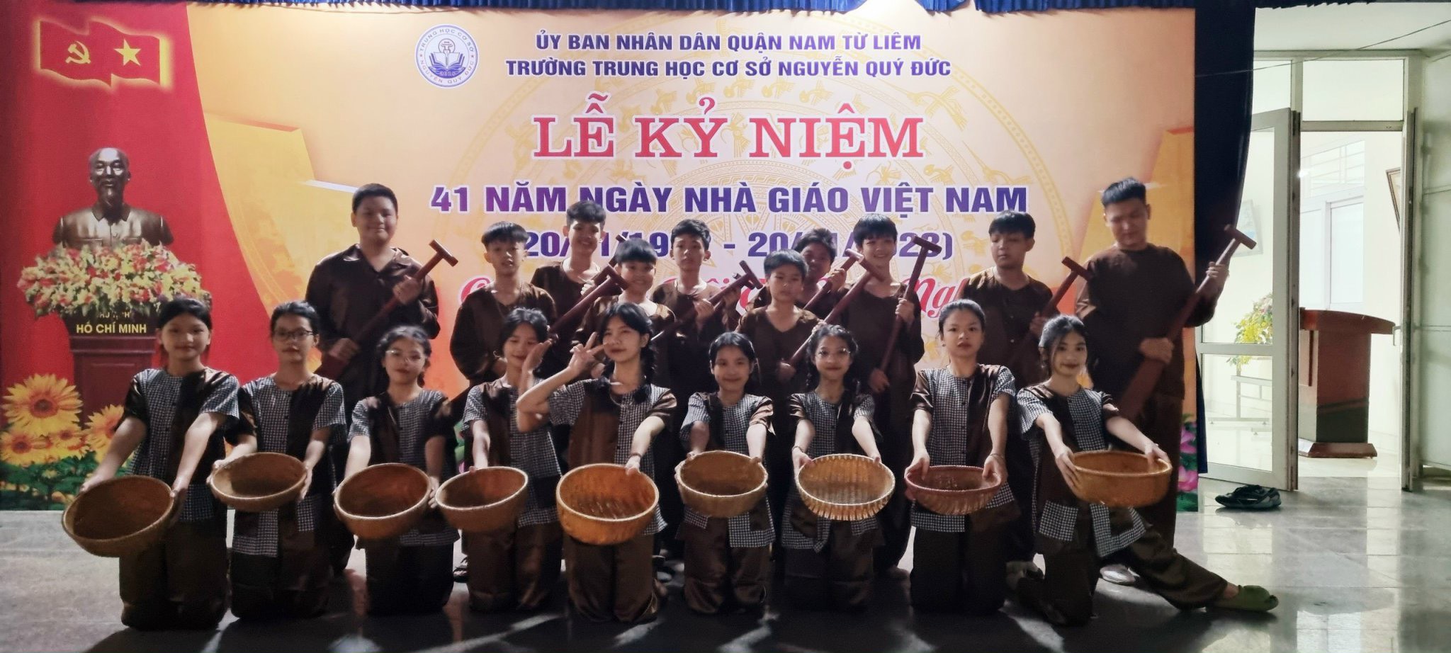 D:\Van phong\Ảnh\2023-2024\13. 20-11-2023\z4898719307754_b98d02bfb8a5aff8f39fc82c0fab0a11.jpg