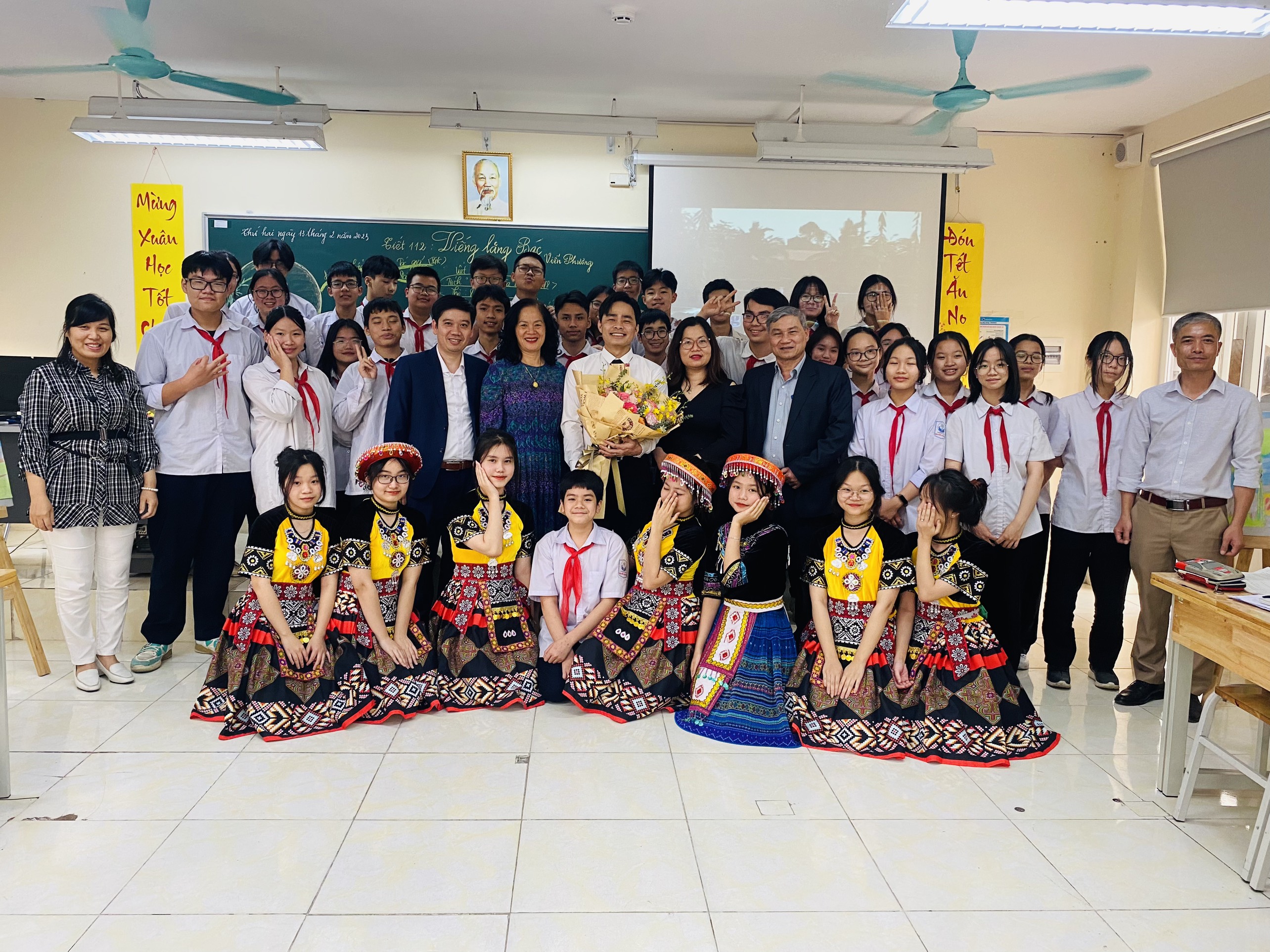 D:\Van phong\Ảnh\2022-2023\HKII\1. Thi GVG Quận văn sử\d390d4aa9da647f81eb7.jpg