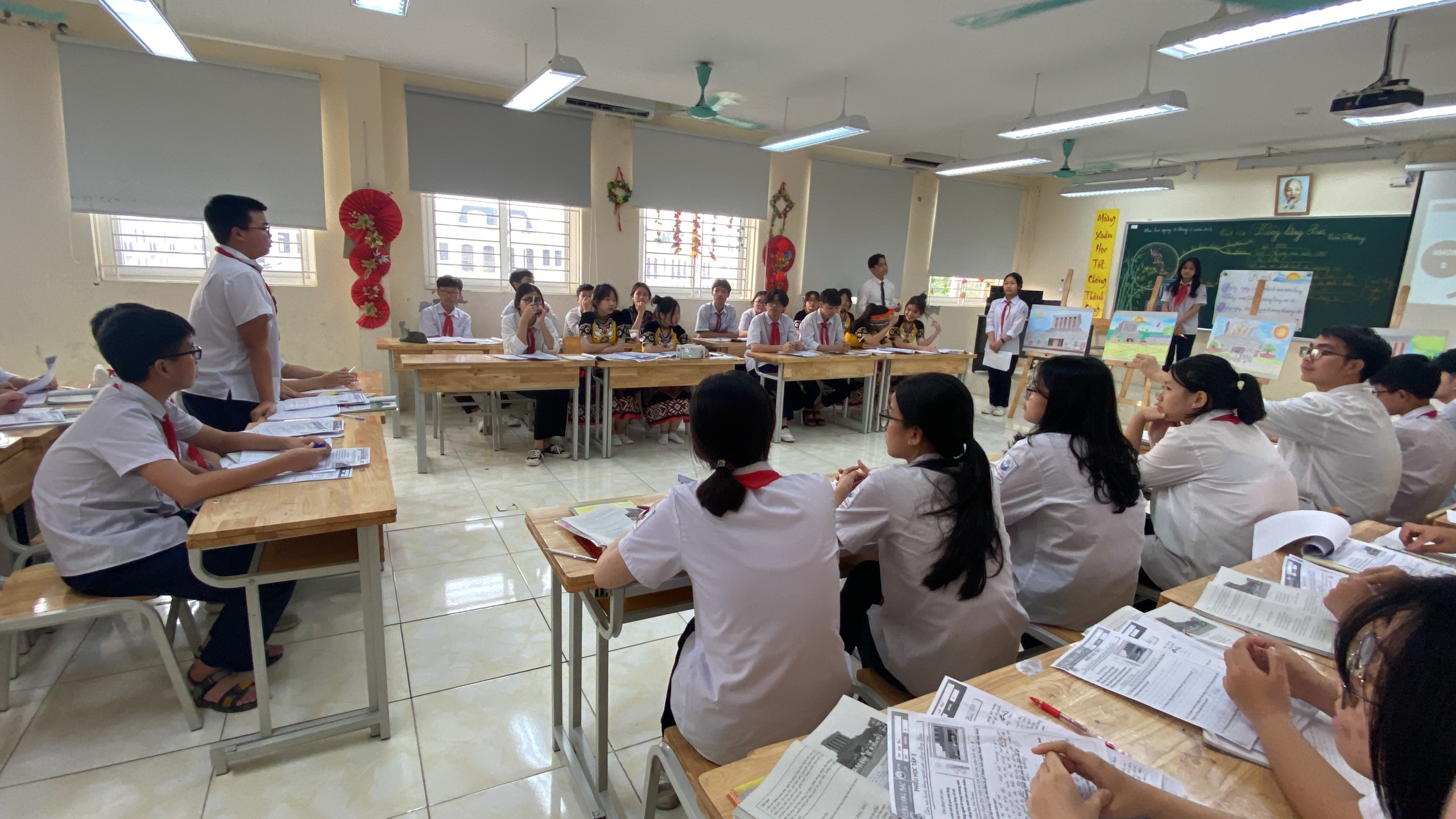 D:\Van phong\Ảnh\2022-2023\HKII\1. Thi GVG Quận văn sử\59aaf73bba3760693926.jpg
