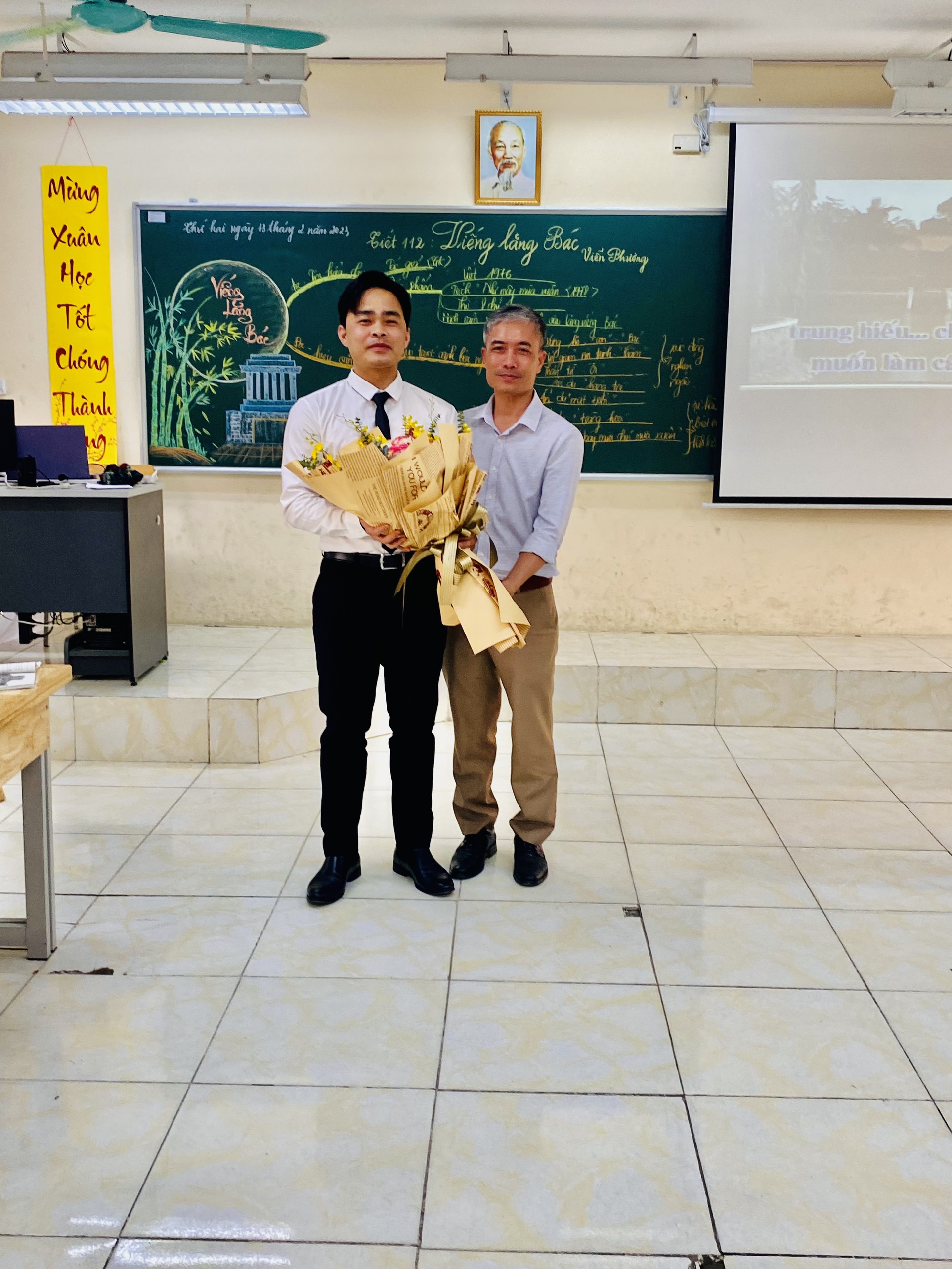 D:\Van phong\Ảnh\2022-2023\HKII\1. Thi GVG Quận văn sử\2.jpg