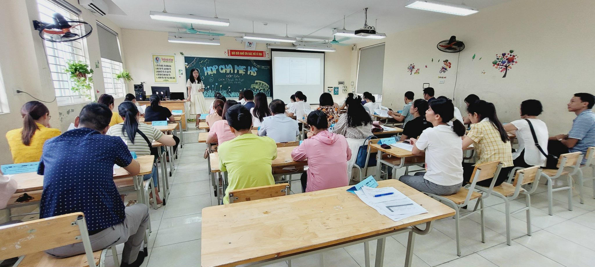 D:\Van phong\Ảnh\2023-2024\5. Họp PHHS đầu năm 10-9-2023\z4682151193991_036573bf013c2bc0193b39dc98497018.jpg