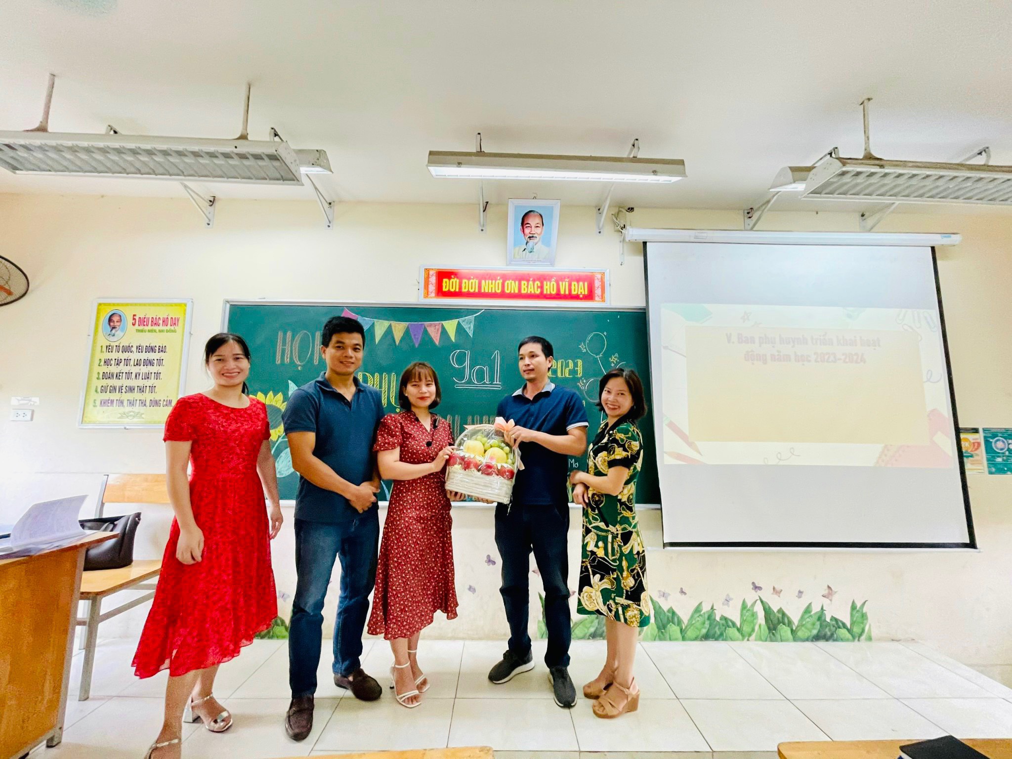 D:\Van phong\Ảnh\2023-2024\5. Họp PHHS đầu năm 10-9-2023\z4682151244300_93f07eba29f46a89f33d5451dd1d97ac.jpg