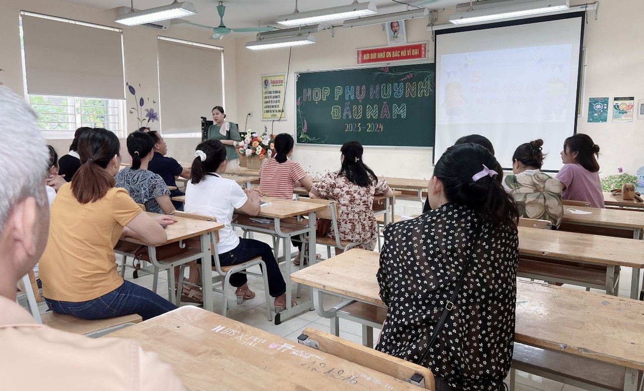 D:\Van phong\Ảnh\2023-2024\5. Họp PHHS đầu năm 10-9-2023\z4682151236331_67d088f5178f277b63c9028d74227dfb.jpg