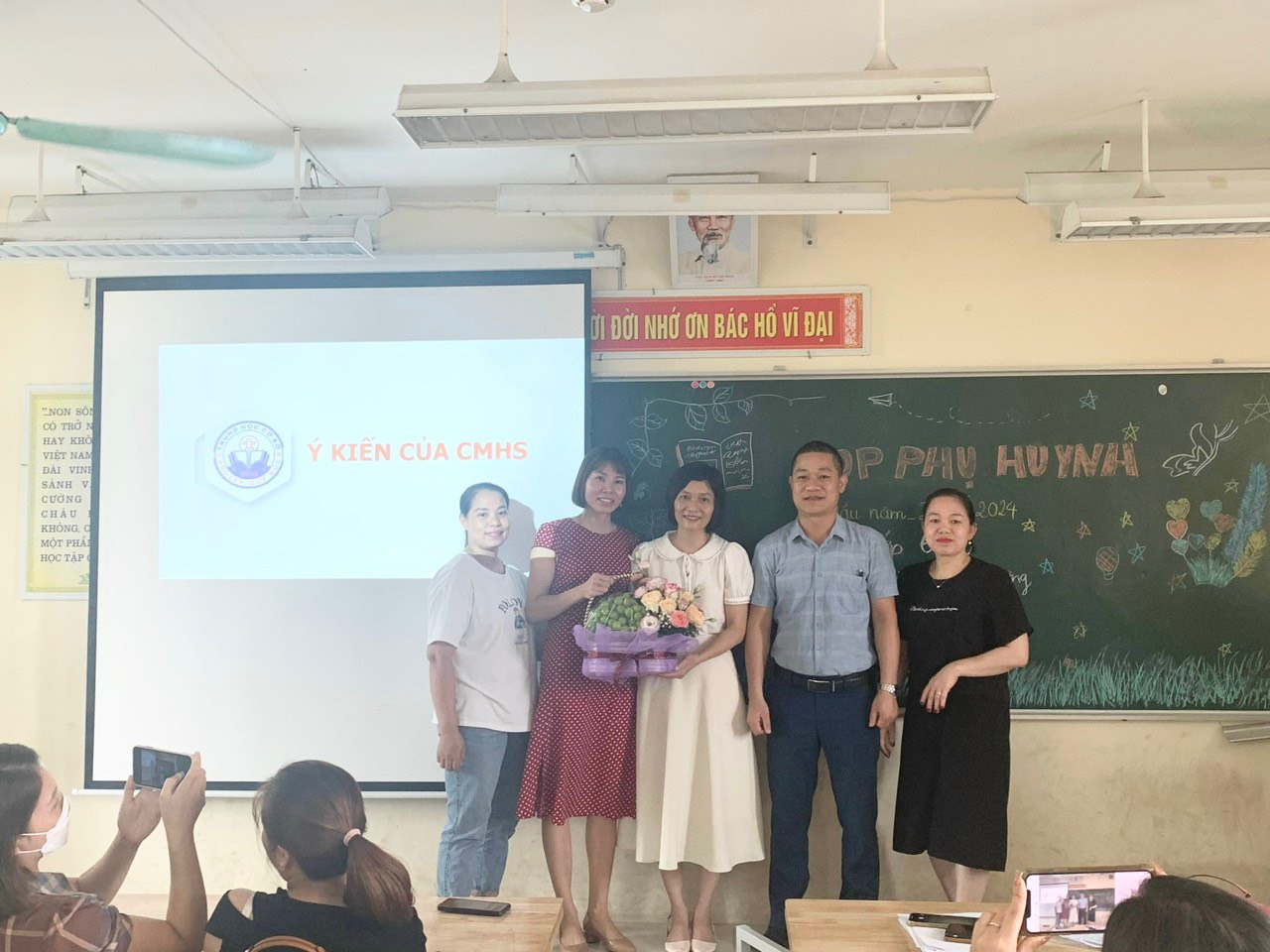 D:\Van phong\Ảnh\2023-2024\5. Họp PHHS đầu năm 10-9-2023\z4682151217681_b278ae930f8c732cc42f36af7b5e8be7.jpg