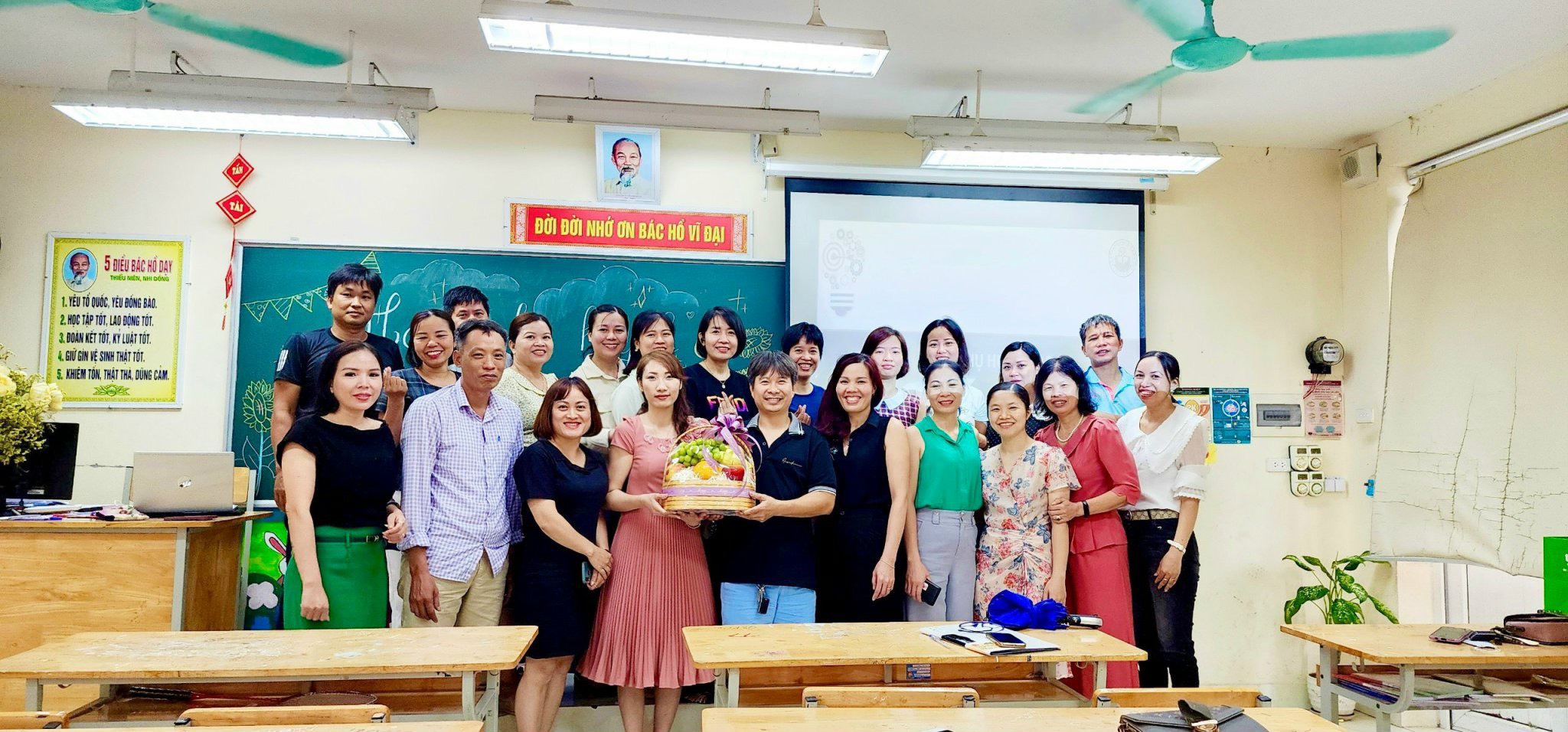 D:\Van phong\Ảnh\2023-2024\5. Họp PHHS đầu năm 10-9-2023\z4682151217224_5233a5af4a255cff0f5491796bbe697b.jpg