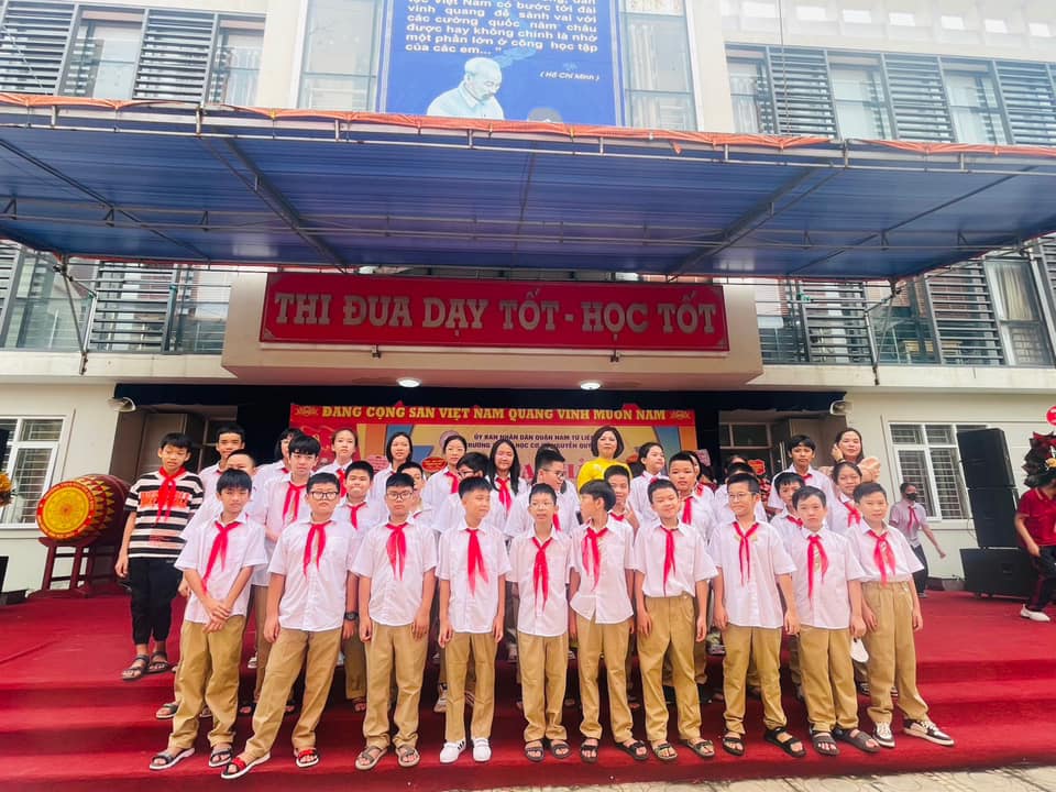 D:\Van phong\Ảnh\2023-2024\3. Khai giảng năm học 2023 - 2024\000 ảnh chọn in\375593537_971297047292363_8569441304050471166_n.jpg