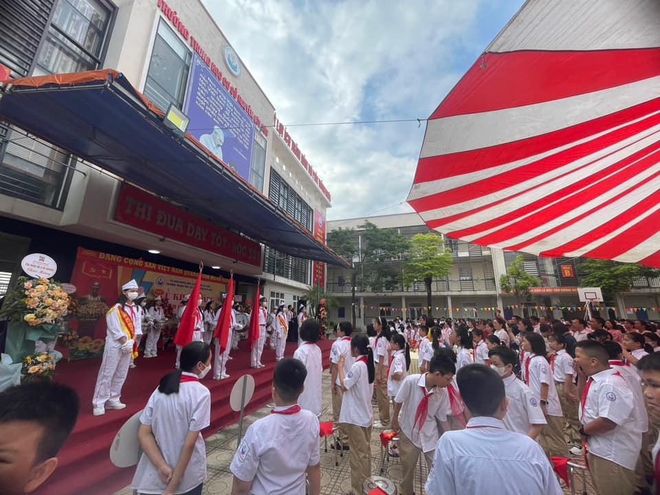 D:\Van phong\Ảnh\2023-2024\3. Khai giảng năm học 2023 - 2024\000 ảnh chọn in\375449487_971297050625696_8078781200992304487_n.jpg