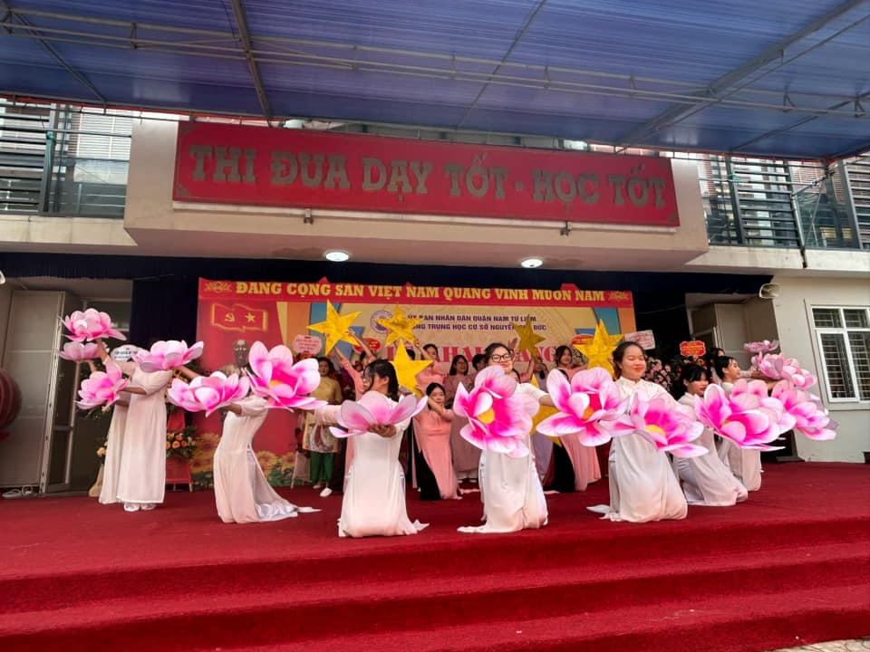 D:\Van phong\Ảnh\2023-2024\3. Khai giảng năm học 2023 - 2024\000 ảnh chọn in\375272980_971297167292351_5528562274519637941_n.jpg