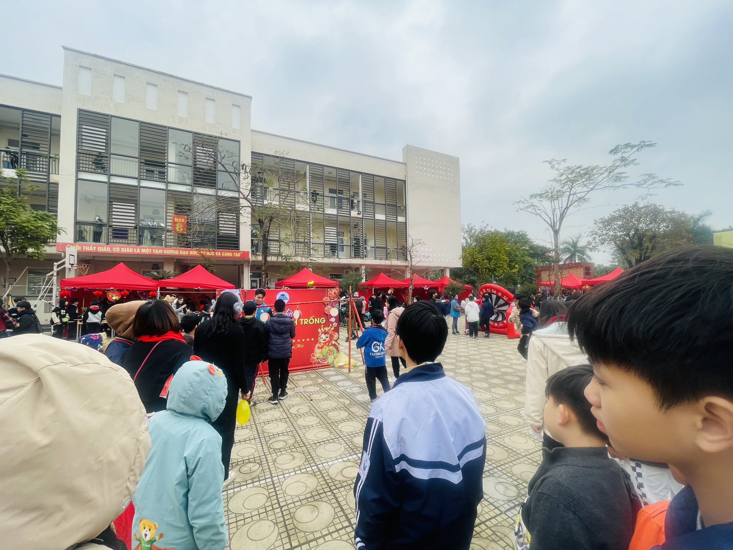 D:\Phần mềm\Website\2023-2024\15. Xuân yêu thương 2024\z5138246919956_a07d242793580e7b82d6b373c3d7c15f.jpg
