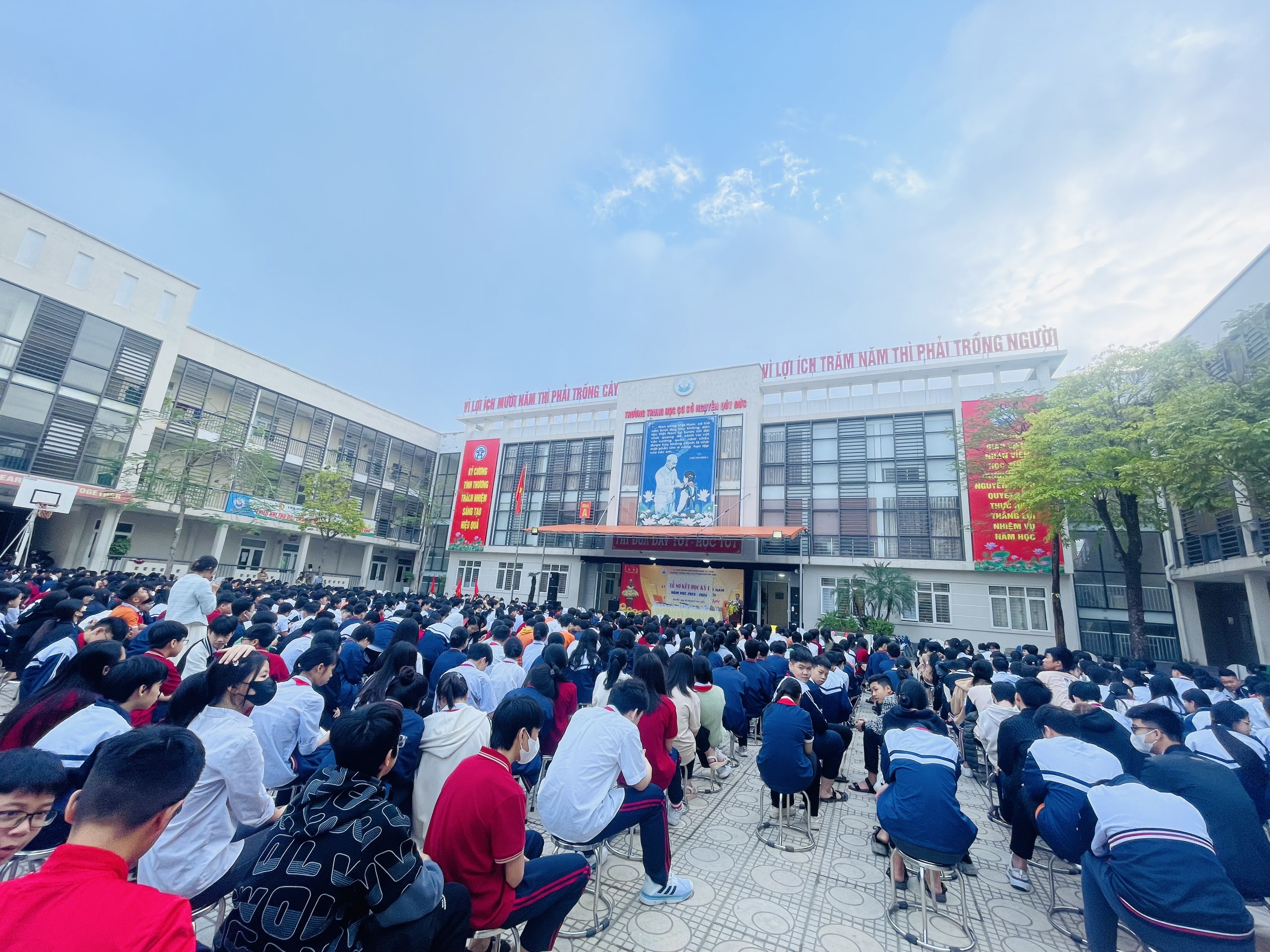 D:\Van phong\Ảnh\2023-2024\21. Sơ kết HK1\z5138295927273_8031cbd23dda45cd0ebed03b9cda9b1d.jpg