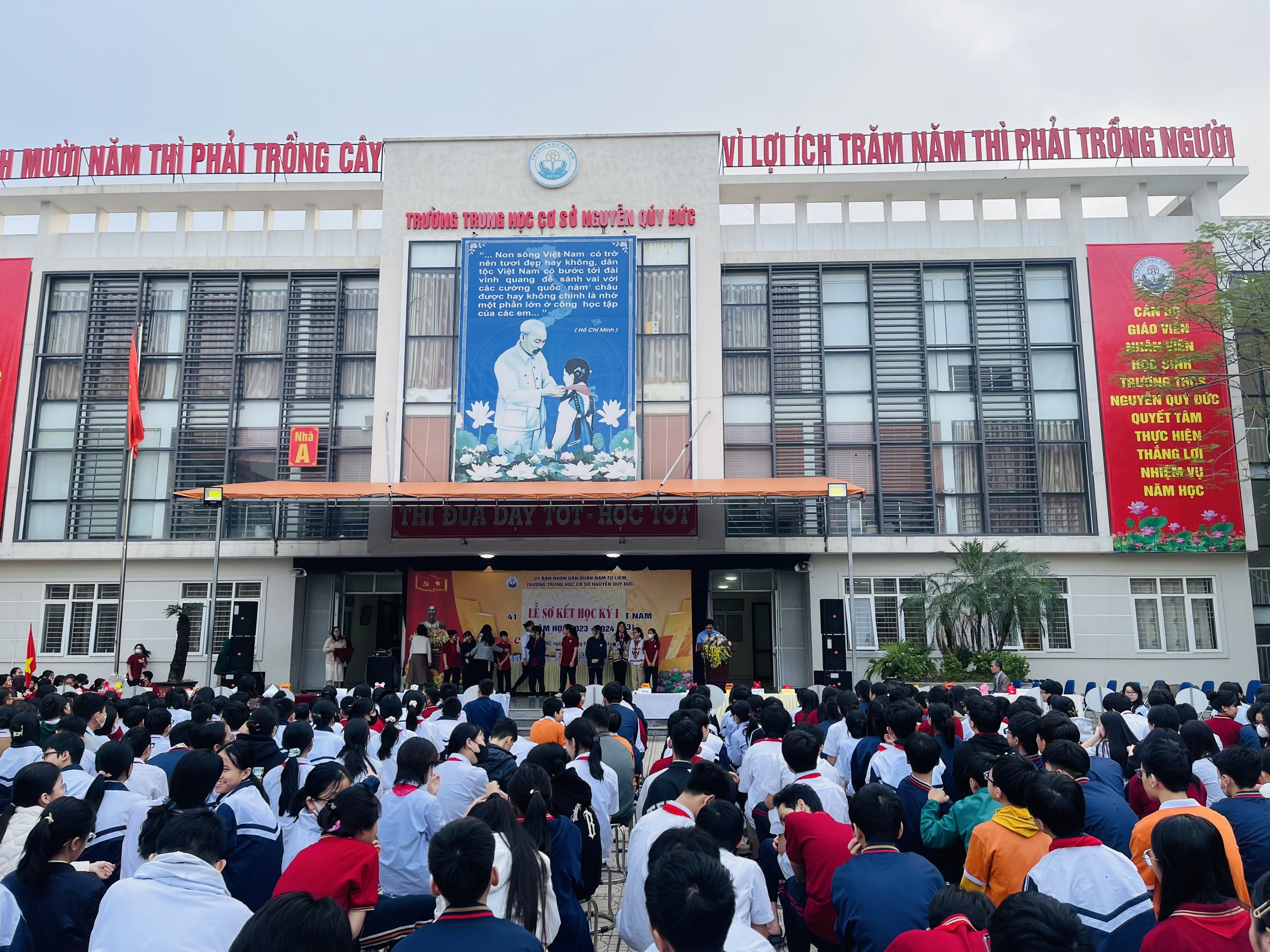 D:\Van phong\Ảnh\2023-2024\21. Sơ kết HK1\z5138295927101_1146b13f5124fccc195d46e4c8e203c8.jpg