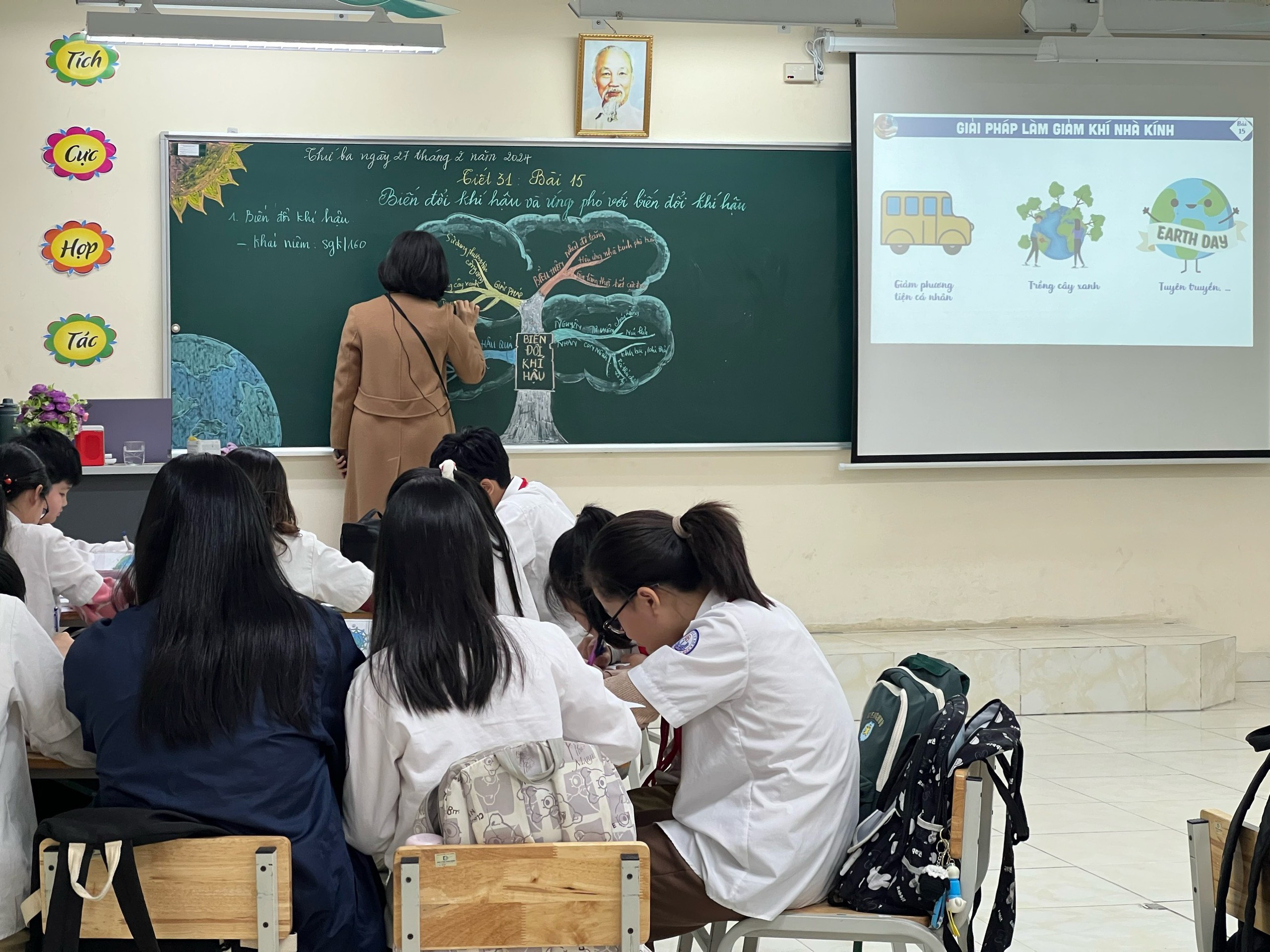 D:\Van phong\2023-2024\Kho học liệu xám\Bài giảng E-learning, Kho học liệu số\z5201667679010_6765ad7d546787daec16e11739650583.jpg