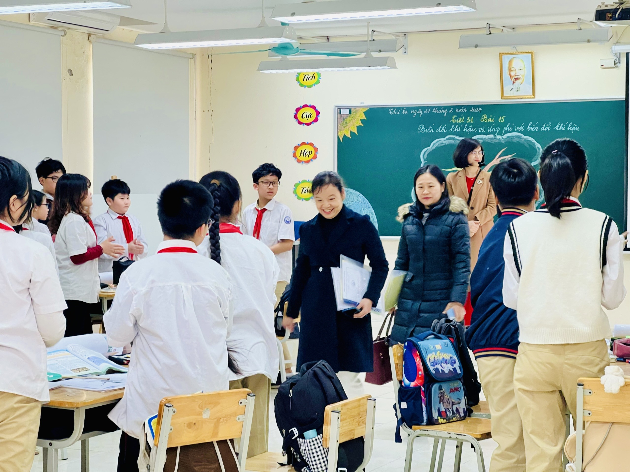 D:\Van phong\2023-2024\Kho học liệu xám\Bài giảng E-learning, Kho học liệu số\z5201667620055_2afb3bc29b58134eae8bfffa0ecd7ad4.jpg