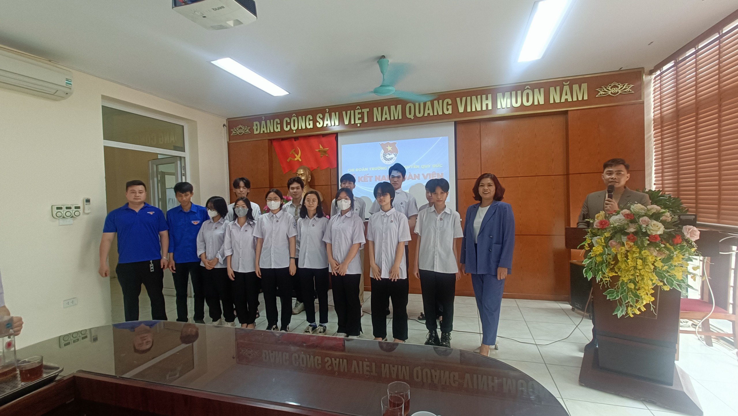 D:\Van phong\Ảnh\2023-2024\25. LỄ KẾT NẠP ĐOÀN VIÊN\z5288476534046_6279912752ff6005c1289f58e57eaf9c.jpg