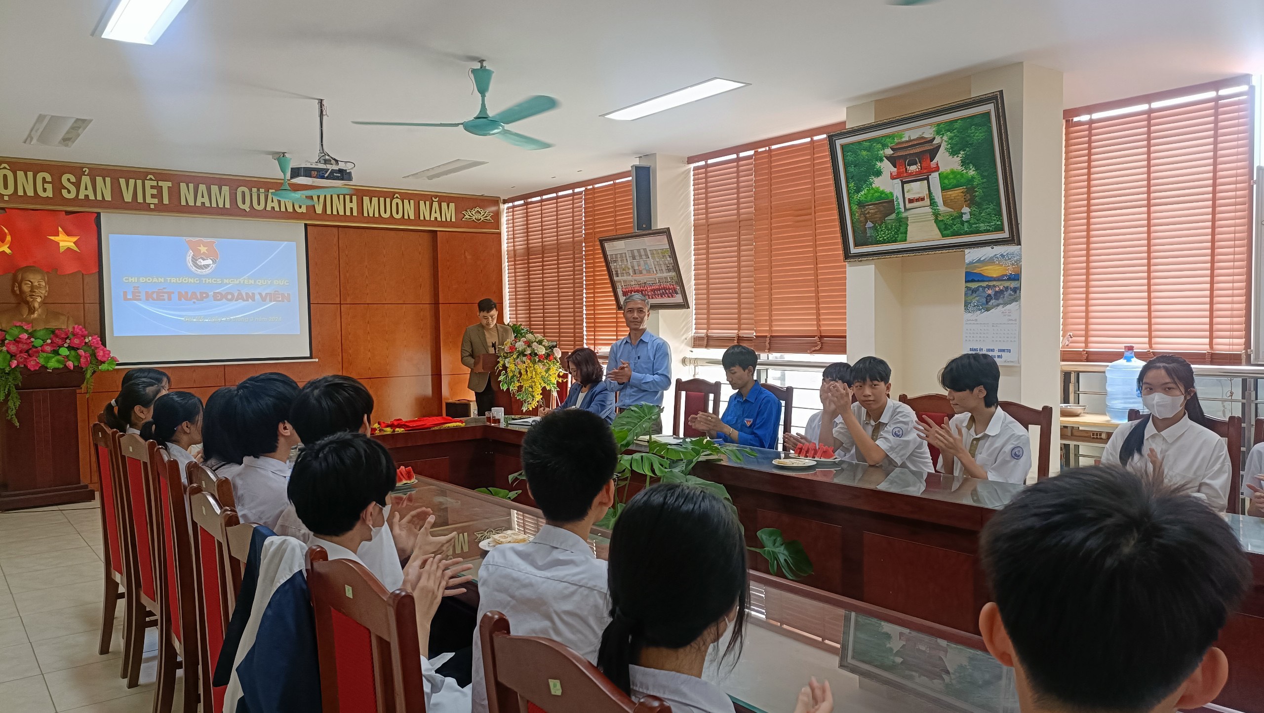 D:\Van phong\Ảnh\2023-2024\25. LỄ KẾT NẠP ĐOÀN VIÊN\z5288476530285_8d74cc54cdbbdceb57f8974ca3ed62b4.jpg