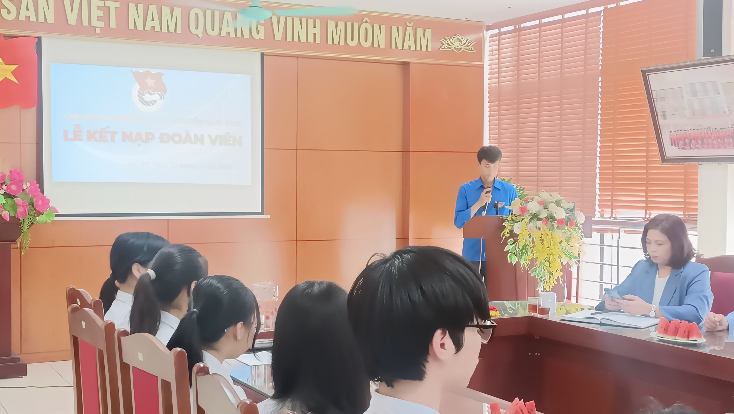 D:\Van phong\Ảnh\2023-2024\25. LỄ KẾT NẠP ĐOÀN VIÊN\z5288476519894_dd958bcddc05ecc30e47d48f3f63432f.jpg