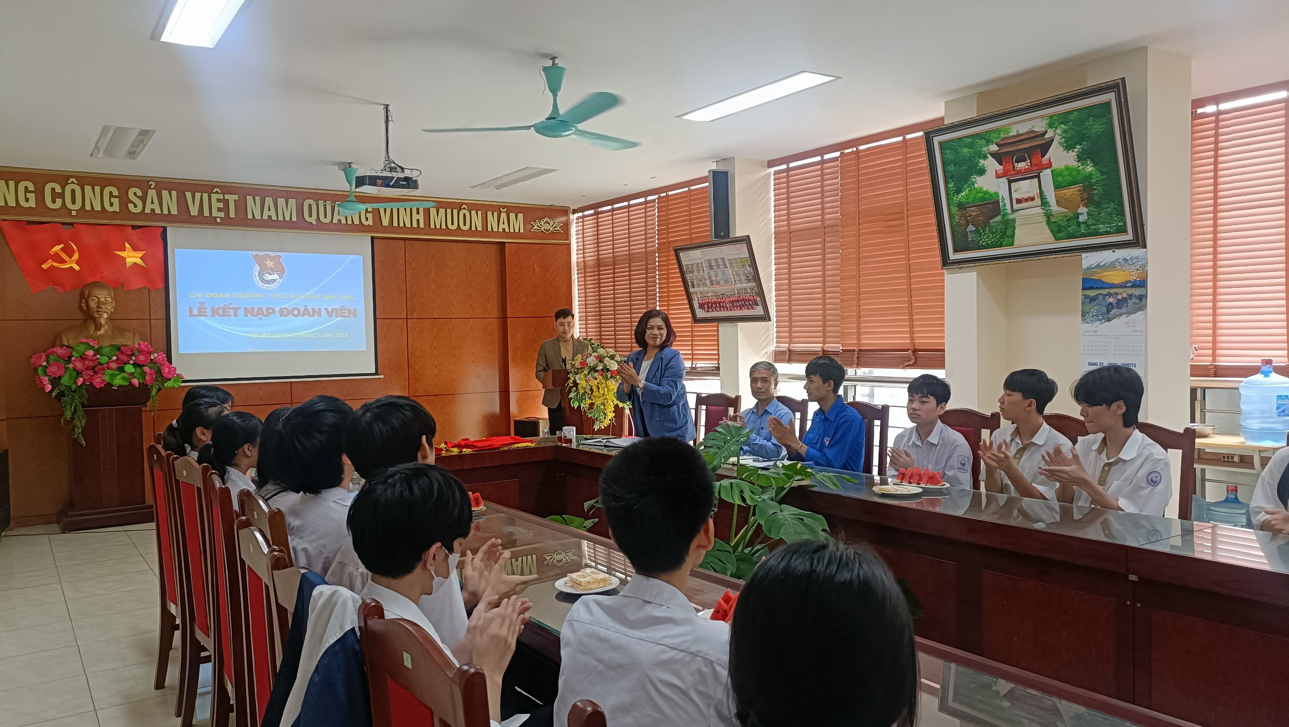 D:\Van phong\Ảnh\2023-2024\25. LỄ KẾT NẠP ĐOÀN VIÊN\z5288476509250_a711608f4404382004e695f2875a03cb.jpg