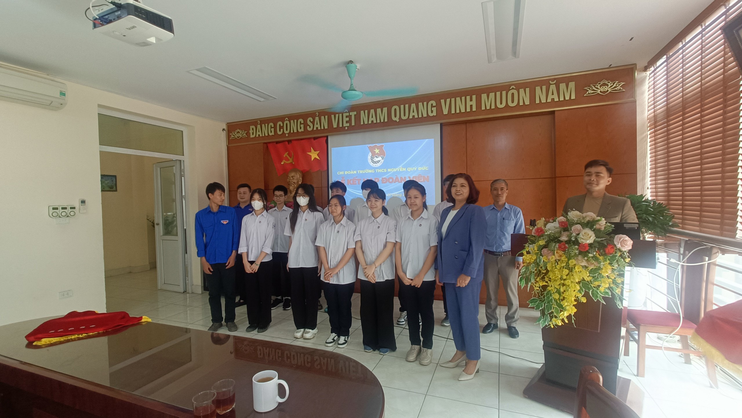 D:\Van phong\Ảnh\2023-2024\25. LỄ KẾT NẠP ĐOÀN VIÊN\z5288476503700_629d6868678624eece35803f2f73ab89.jpg