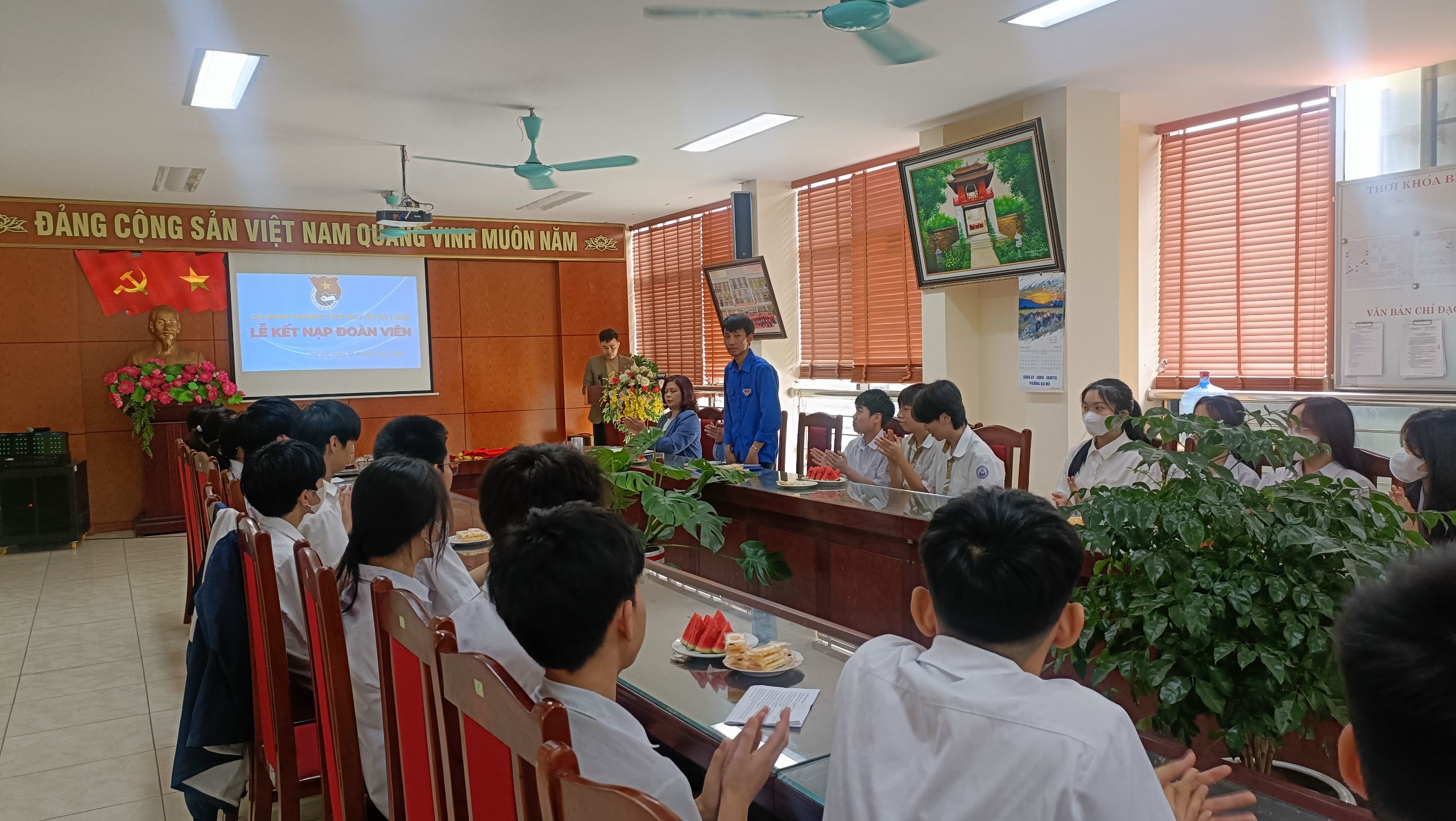 D:\Van phong\Ảnh\2023-2024\25. LỄ KẾT NẠP ĐOÀN VIÊN\z5288476494377_2eaeac9e70fe2723238fa829eec3af55.jpg