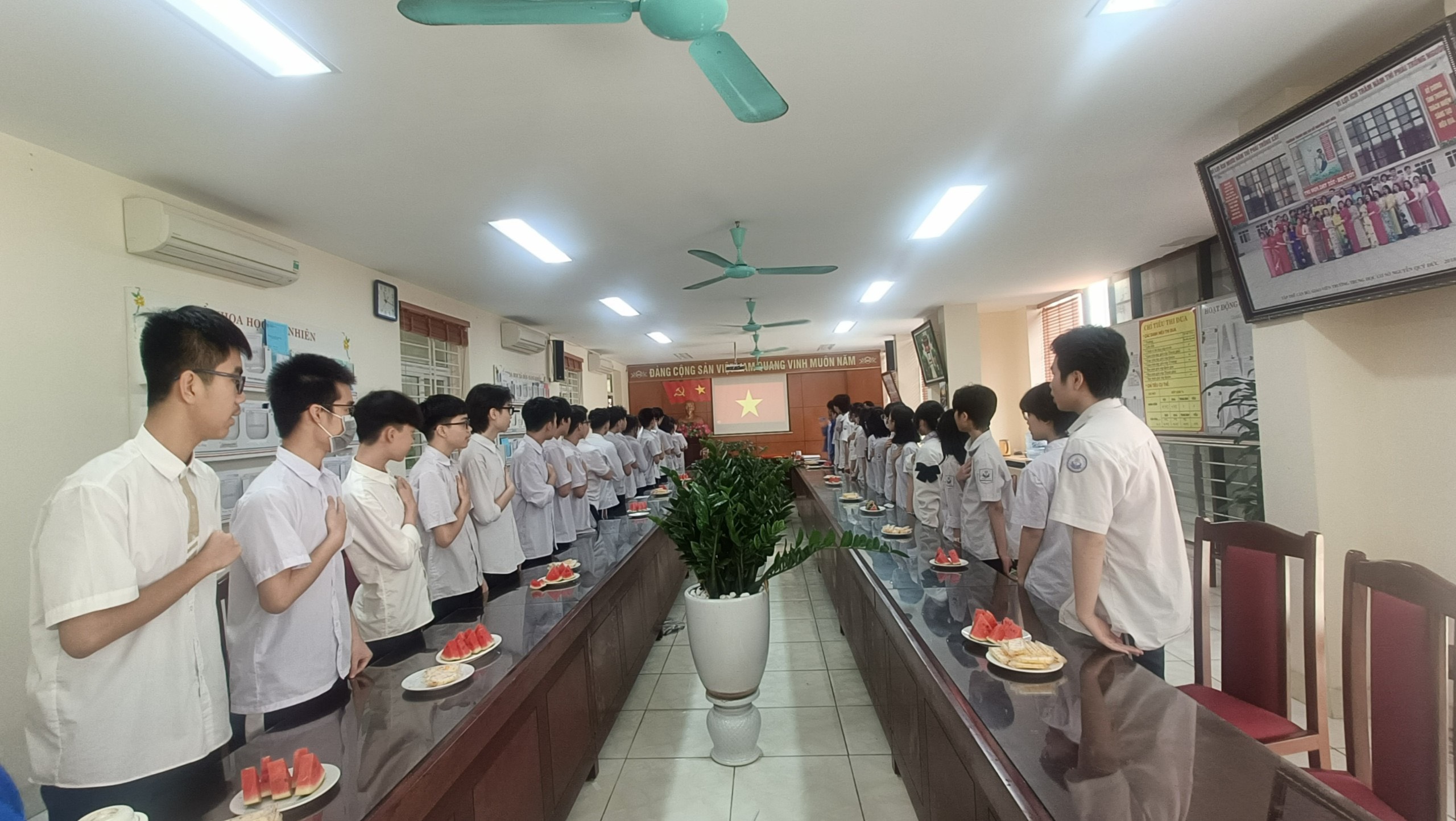 D:\Van phong\Ảnh\2023-2024\25. LỄ KẾT NẠP ĐOÀN VIÊN\z5288476484091_36041d1f86269638cbc6c2dc9ddb45c9.jpg