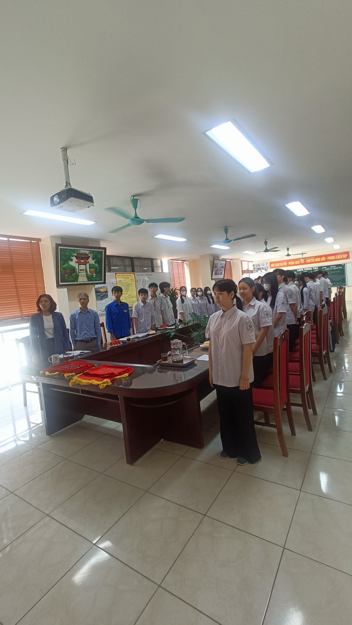 D:\Van phong\Ảnh\2023-2024\25. LỄ KẾT NẠP ĐOÀN VIÊN\z5288476466814_ec3305e5329c2034103321af36481c97.jpg