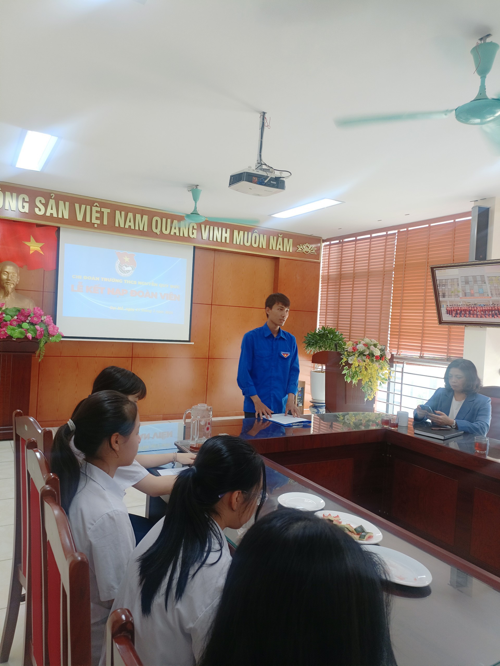 D:\Van phong\Ảnh\2023-2024\25. LỄ KẾT NẠP ĐOÀN VIÊN\z5288476578409_2ce5c53cfda79c272a0de3b41aa43acb.jpg