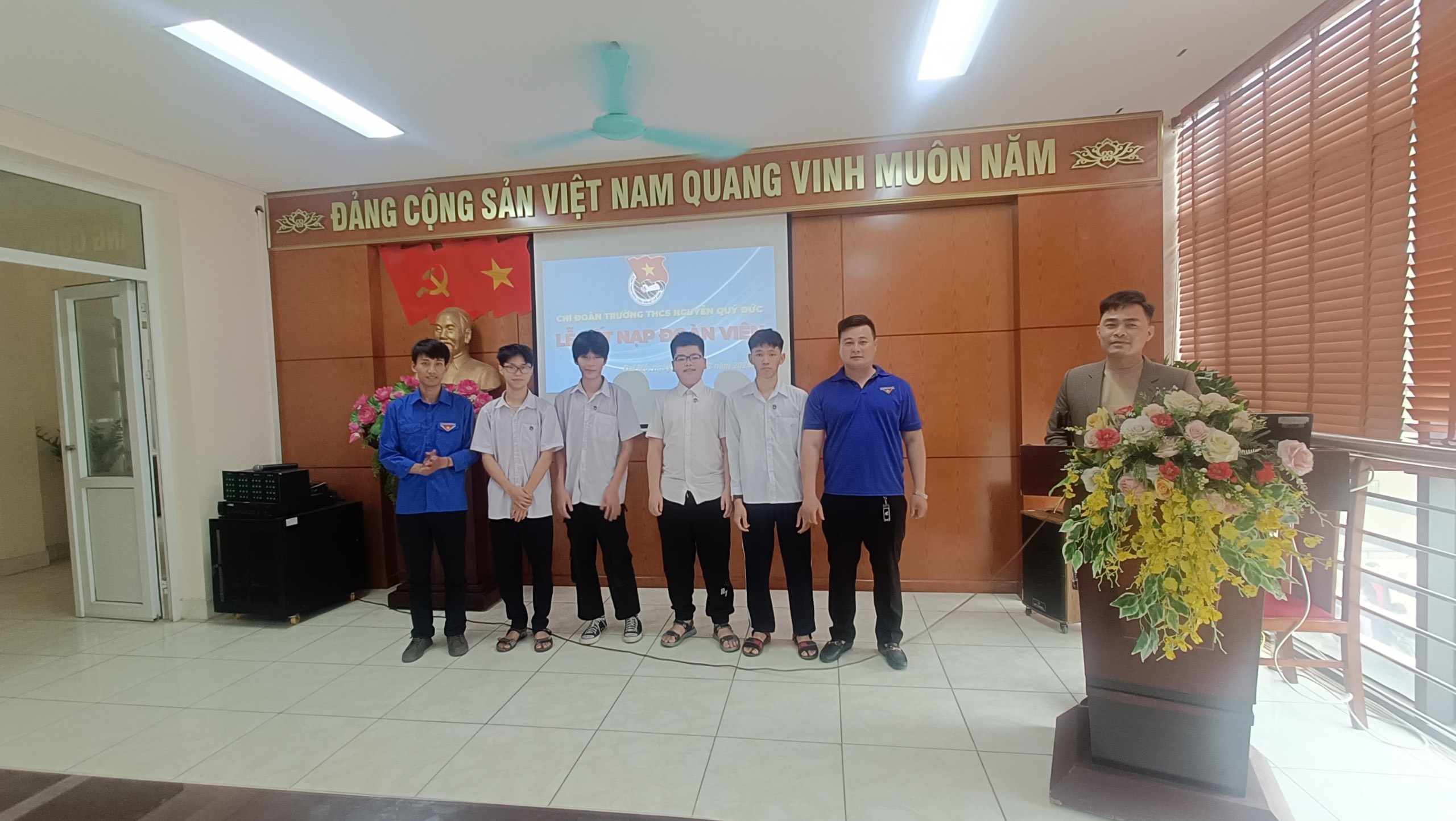 D:\Van phong\Ảnh\2023-2024\25. LỄ KẾT NẠP ĐOÀN VIÊN\z5288476565339_a1665889d215ad497f51ddaae7f39e02.jpg