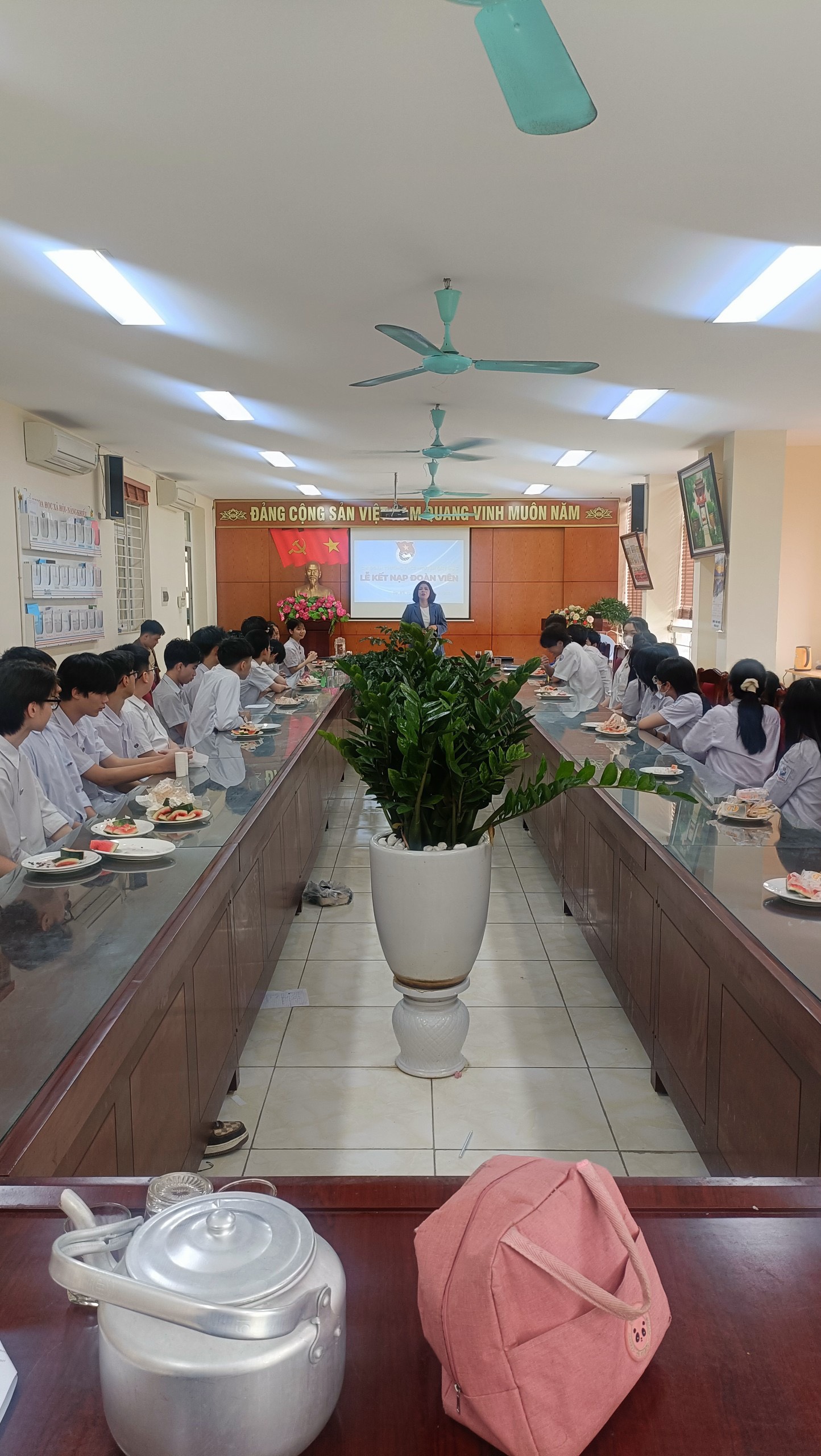 D:\Van phong\Ảnh\2023-2024\25. LỄ KẾT NẠP ĐOÀN VIÊN\z5288476552604_80657ca26fdf2dd9ec4b5f795f58bfca.jpg
