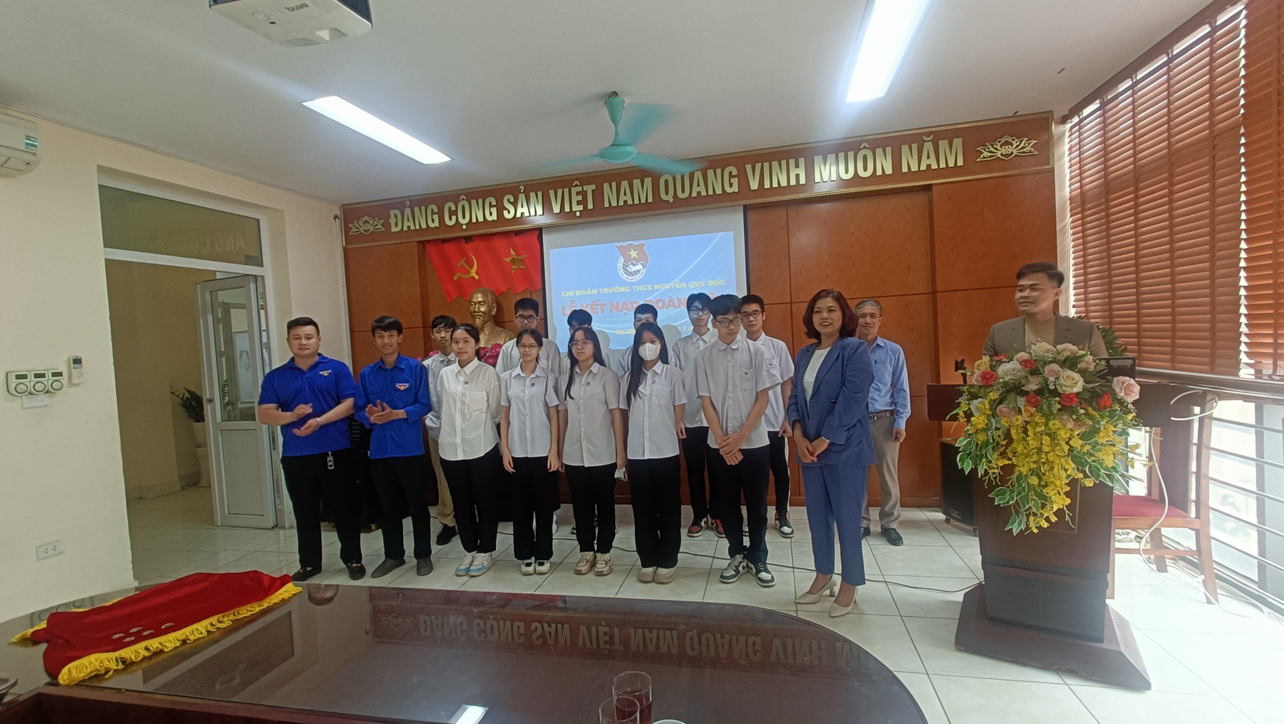 D:\Van phong\Ảnh\2023-2024\25. LỄ KẾT NẠP ĐOÀN VIÊN\z5288476537901_abea6d815838f01e890ba737489beafc.jpg