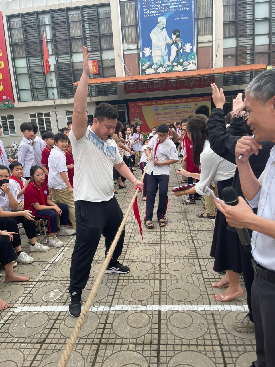 D:\Van phong\Ảnh\2023-2024\26. Hội khỏe phù đổng\z5288478831398_aeabfa130ecfee2ac422417c8c612143.jpg