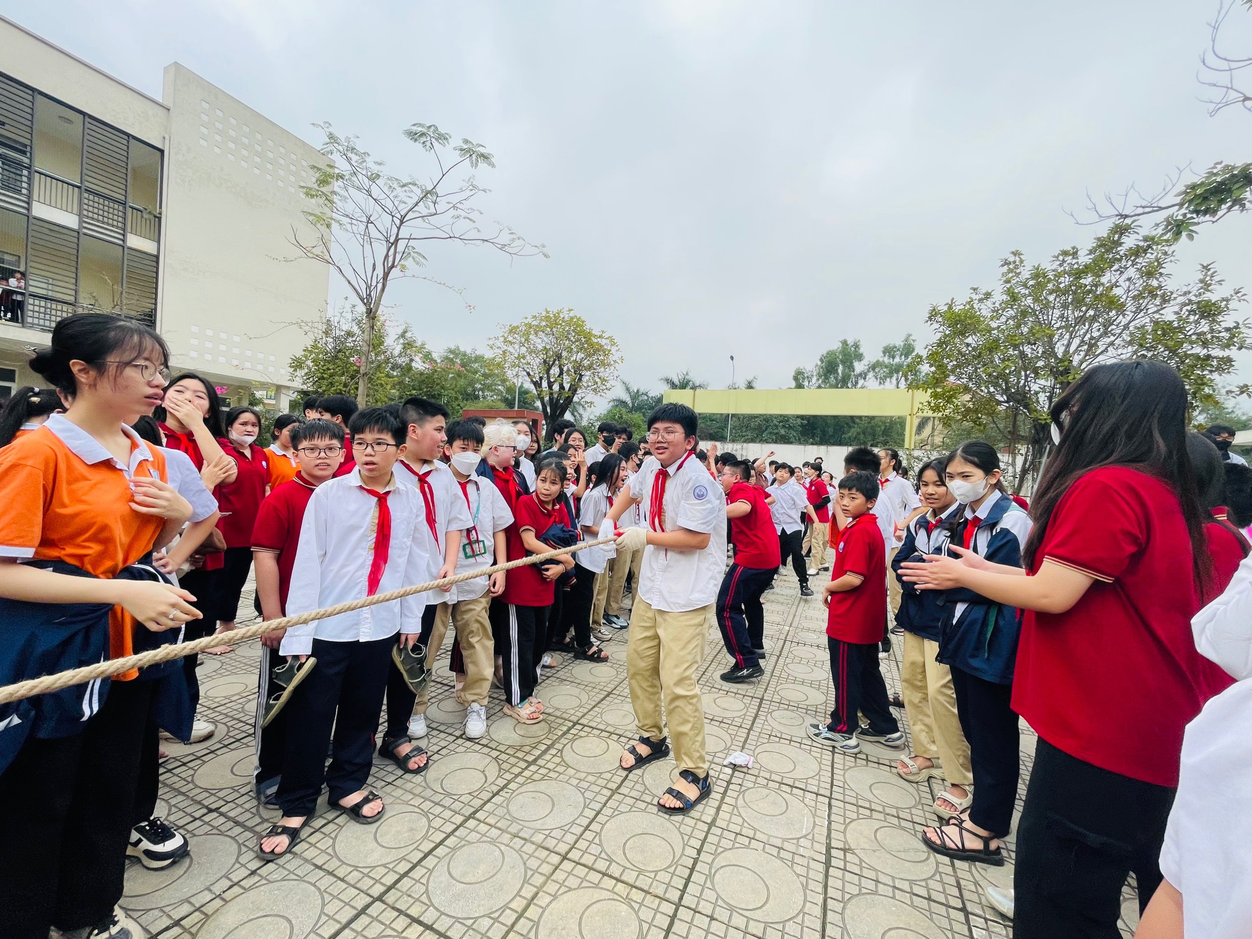 D:\Van phong\Ảnh\2023-2024\26. Hội khỏe phù đổng\z5288478811153_d0abf1c8572be35e391f4d73fa4f57ff.jpg