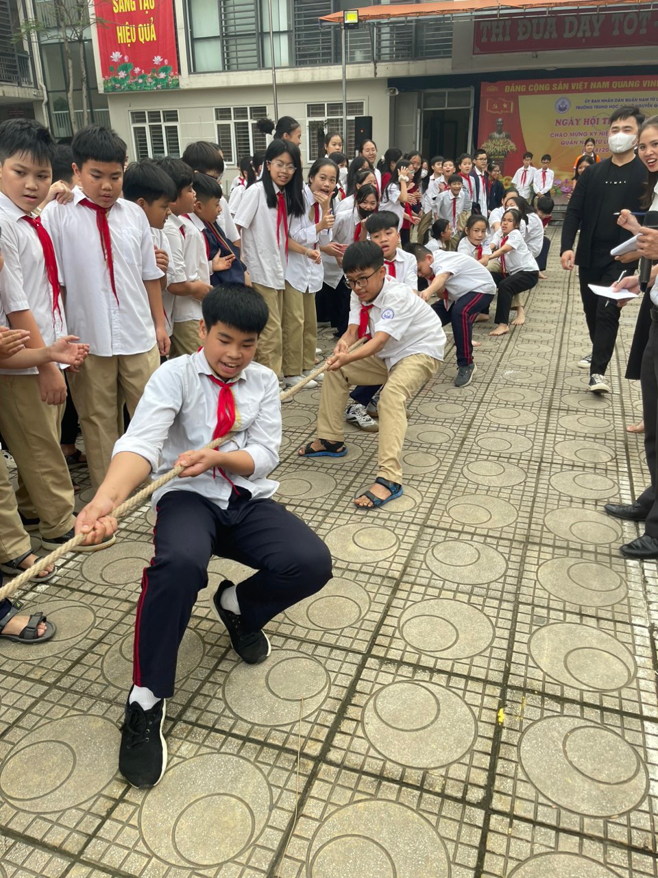 D:\Van phong\Ảnh\2023-2024\26. Hội khỏe phù đổng\z5288478704441_3a4f9e71ec227eaea82cdfaeb0ff0d93.jpg