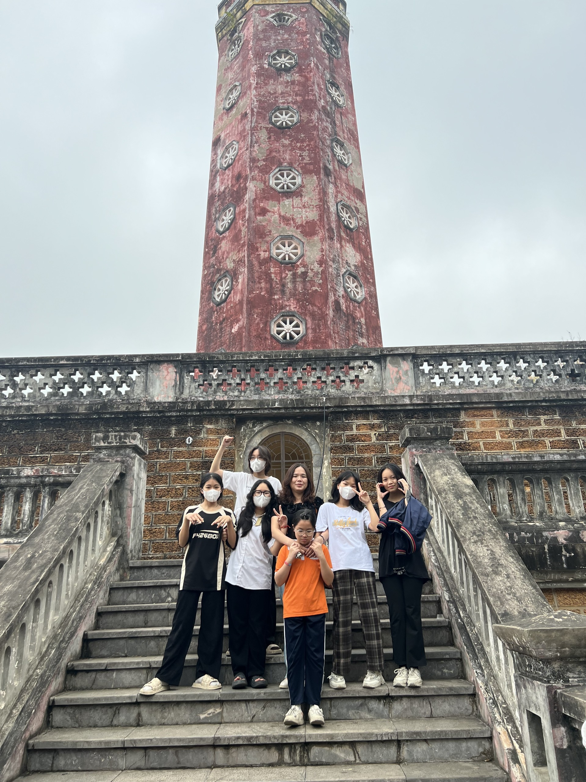 D:\Van phong\Ảnh\2023-2024\27. Tham quan Thành cổ Sơn Tây - Glory resort\z5327409238488_a8f124278aa6e8d533f217d189a82bb7.jpg