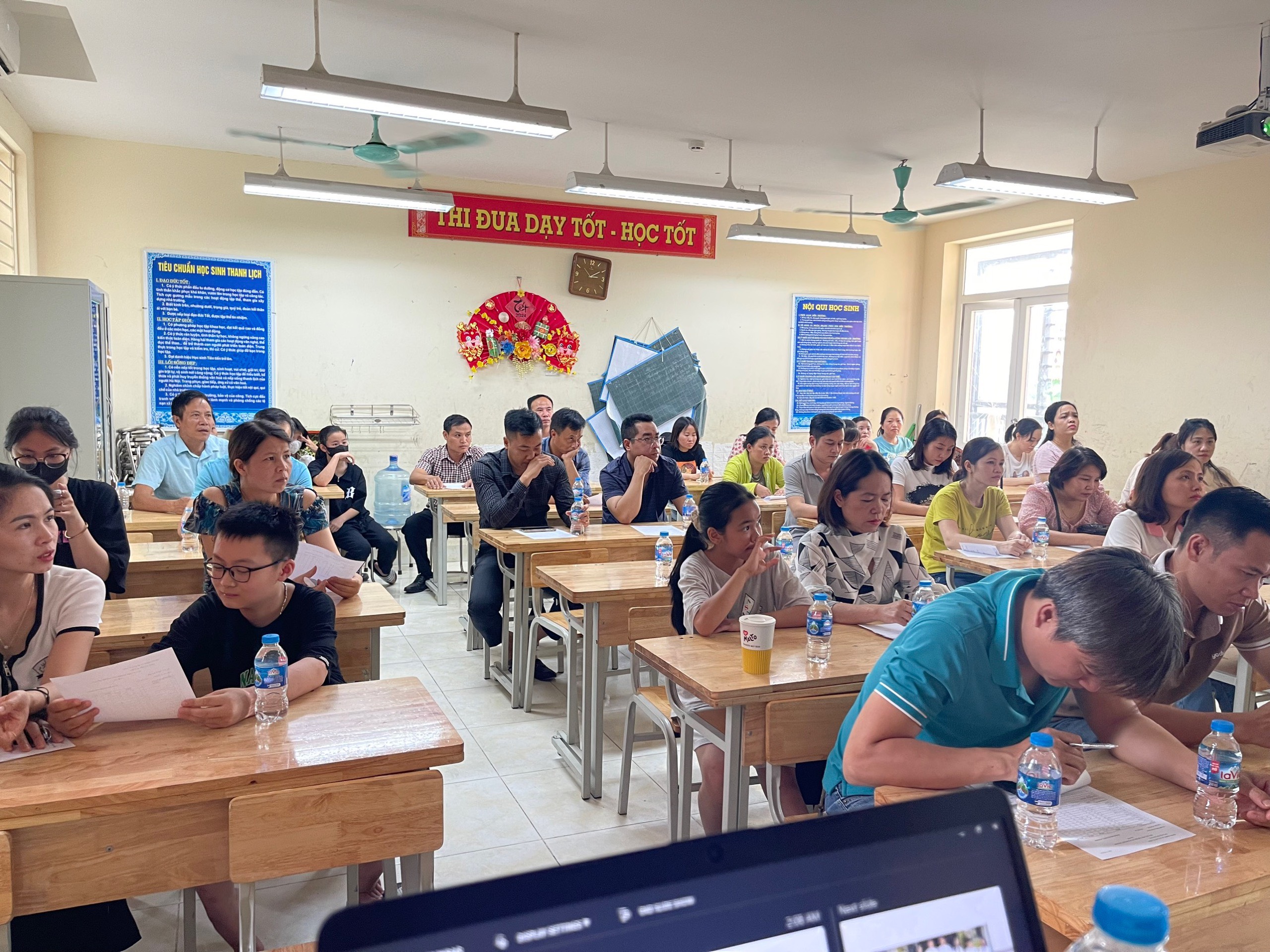 D:\Van phong\Ảnh\2023-2024\31. Họp PH cuối năm\z5458180117879_1f82364361816d0e7c18fd313fd6f5b0.jpg