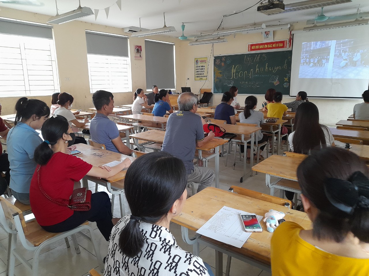 D:\Van phong\Ảnh\2023-2024\31. Họp PH cuối năm\z5458180062384_0f412e438b4ed8f4741199ebc55a9c79.jpg