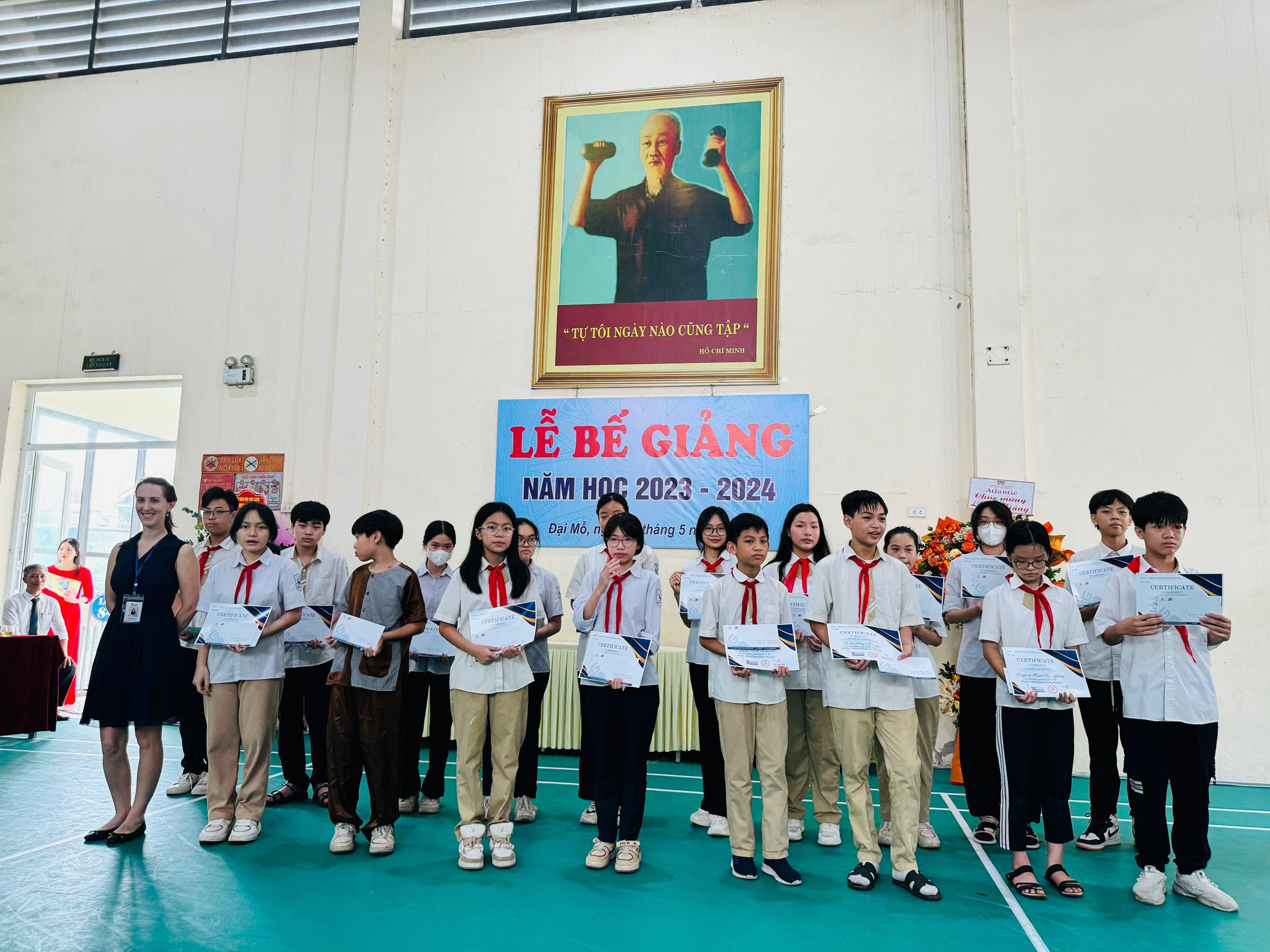 D:\Van phong\Ảnh\2023-2024\32. Tổng kết năm học\z5493853010009_8ebef327e8c1098edd12d3ead4d6cb5f.jpg