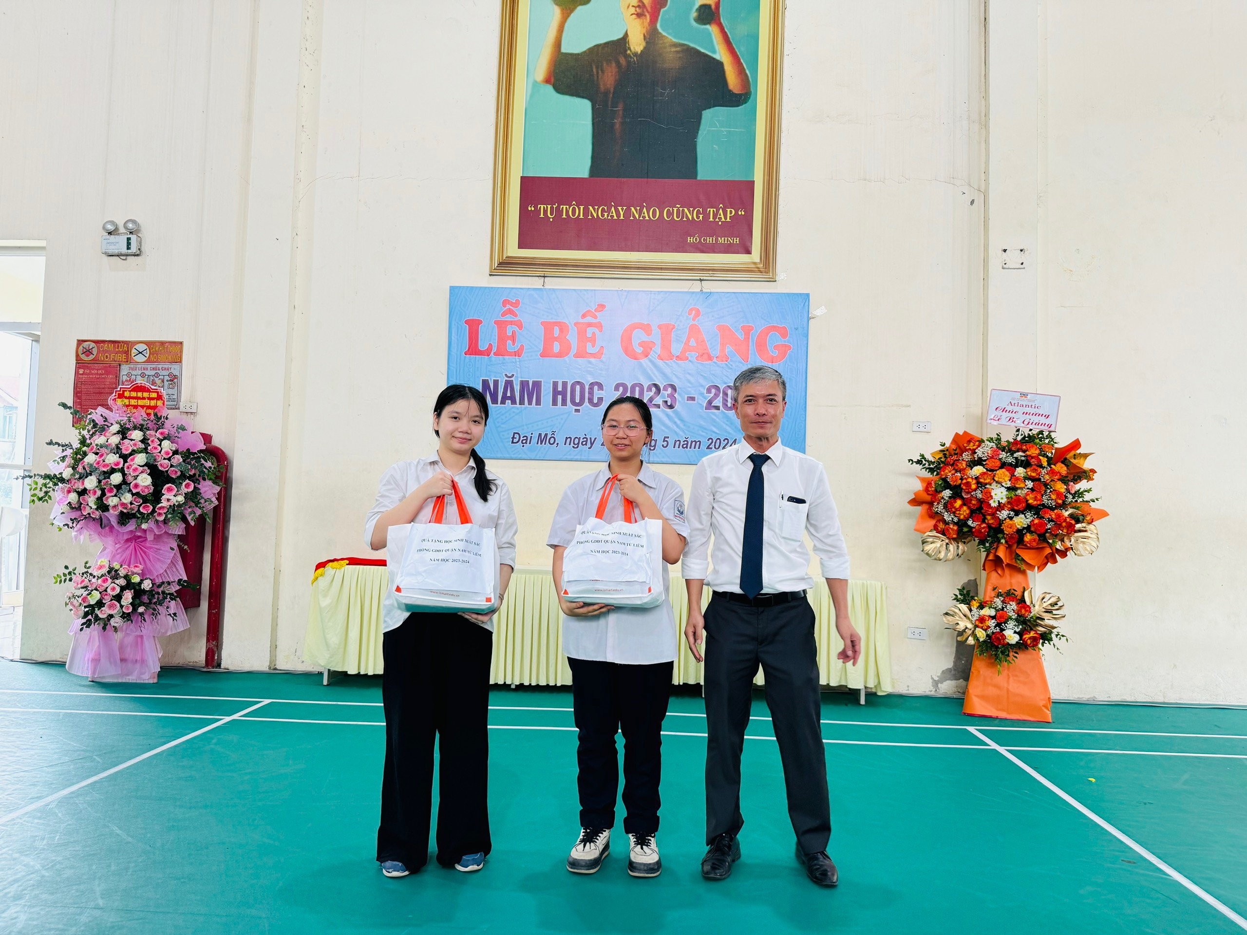 D:\Van phong\Ảnh\2023-2024\32. Tổng kết năm học\z5493852999423_5237015b8a0c52198a3d1df3fdb72dcb.jpg