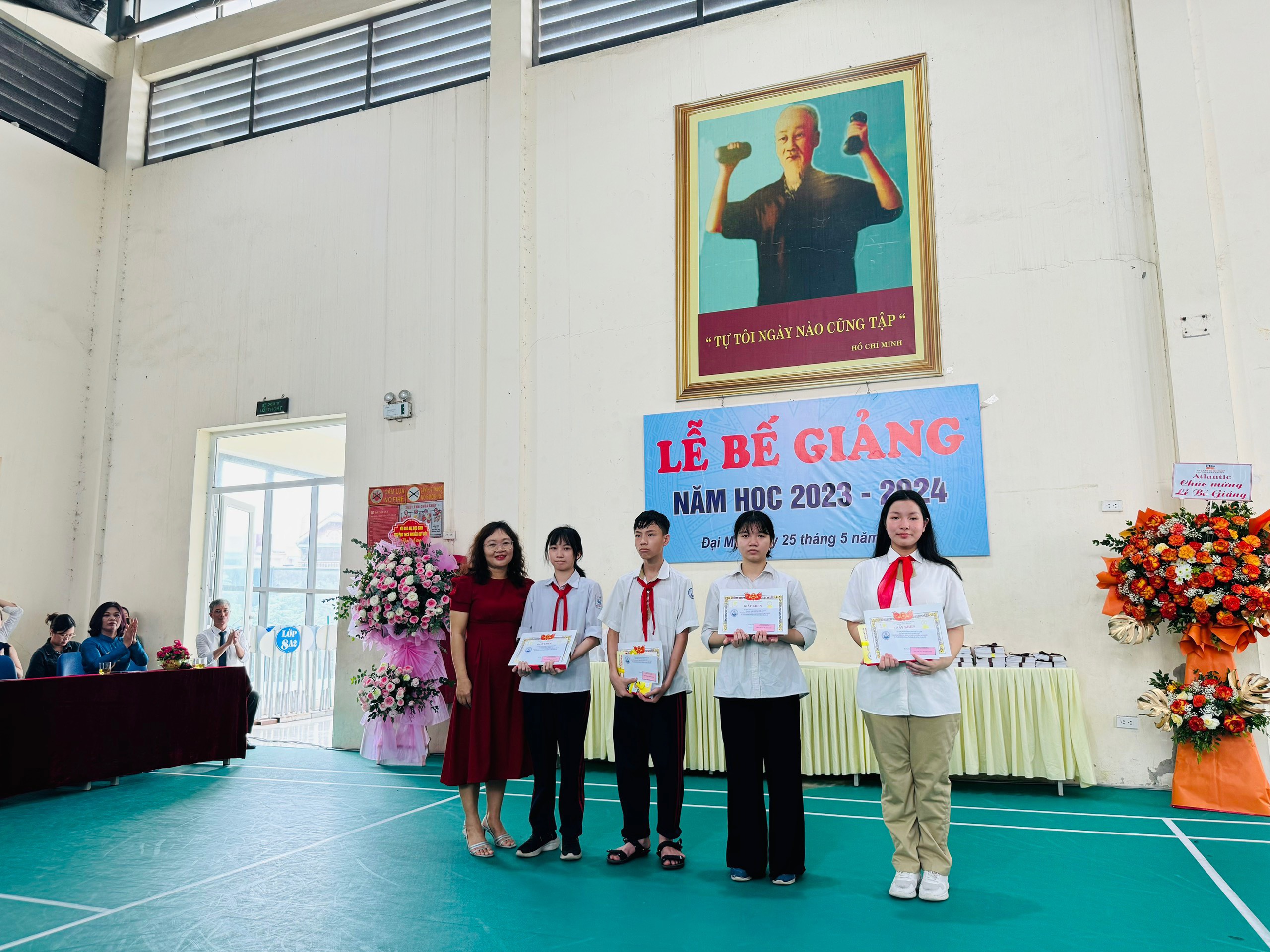 D:\Van phong\Ảnh\2023-2024\32. Tổng kết năm học\z5493852973663_418b99bfd274598b16927977d692ca08.jpg