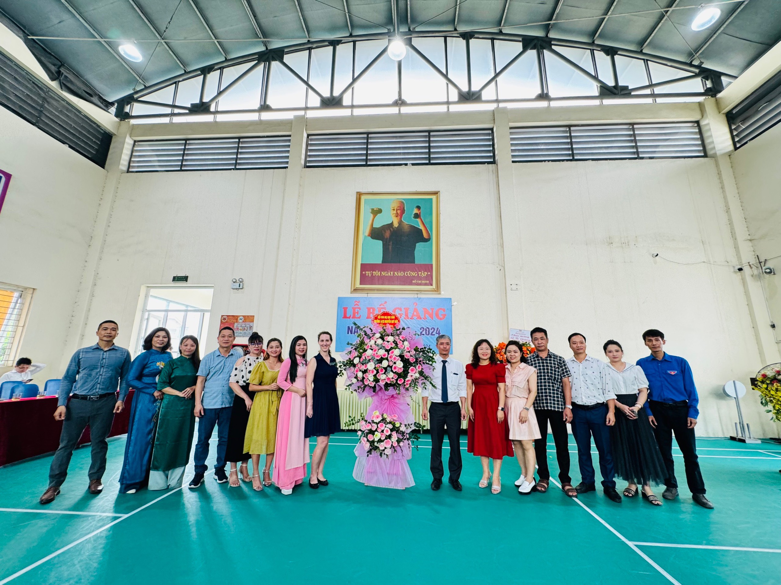 D:\Van phong\Ảnh\2023-2024\32. Tổng kết năm học\z5493852925531_0119aa21a23c7c1f3b9143192abfae7b.jpg