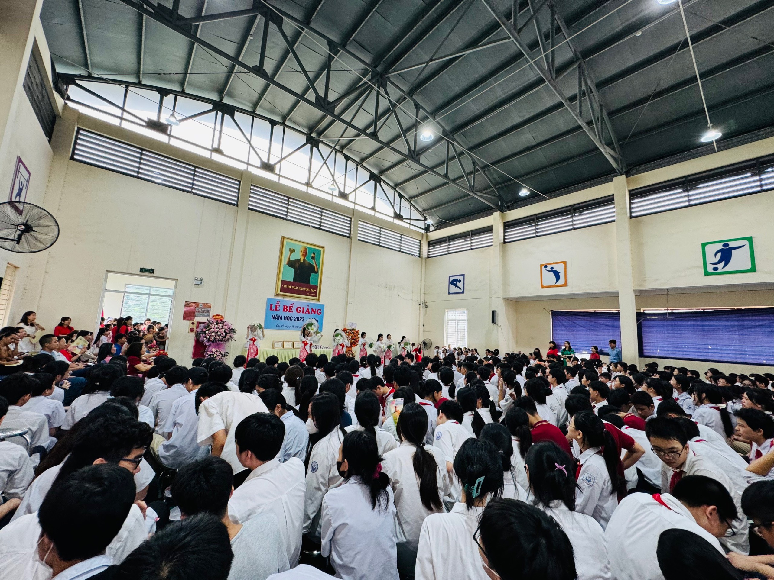 D:\Van phong\Ảnh\2023-2024\32. Tổng kết năm học\z5493853111094_7550e24ddc9229e0597705e07af282d2.jpg