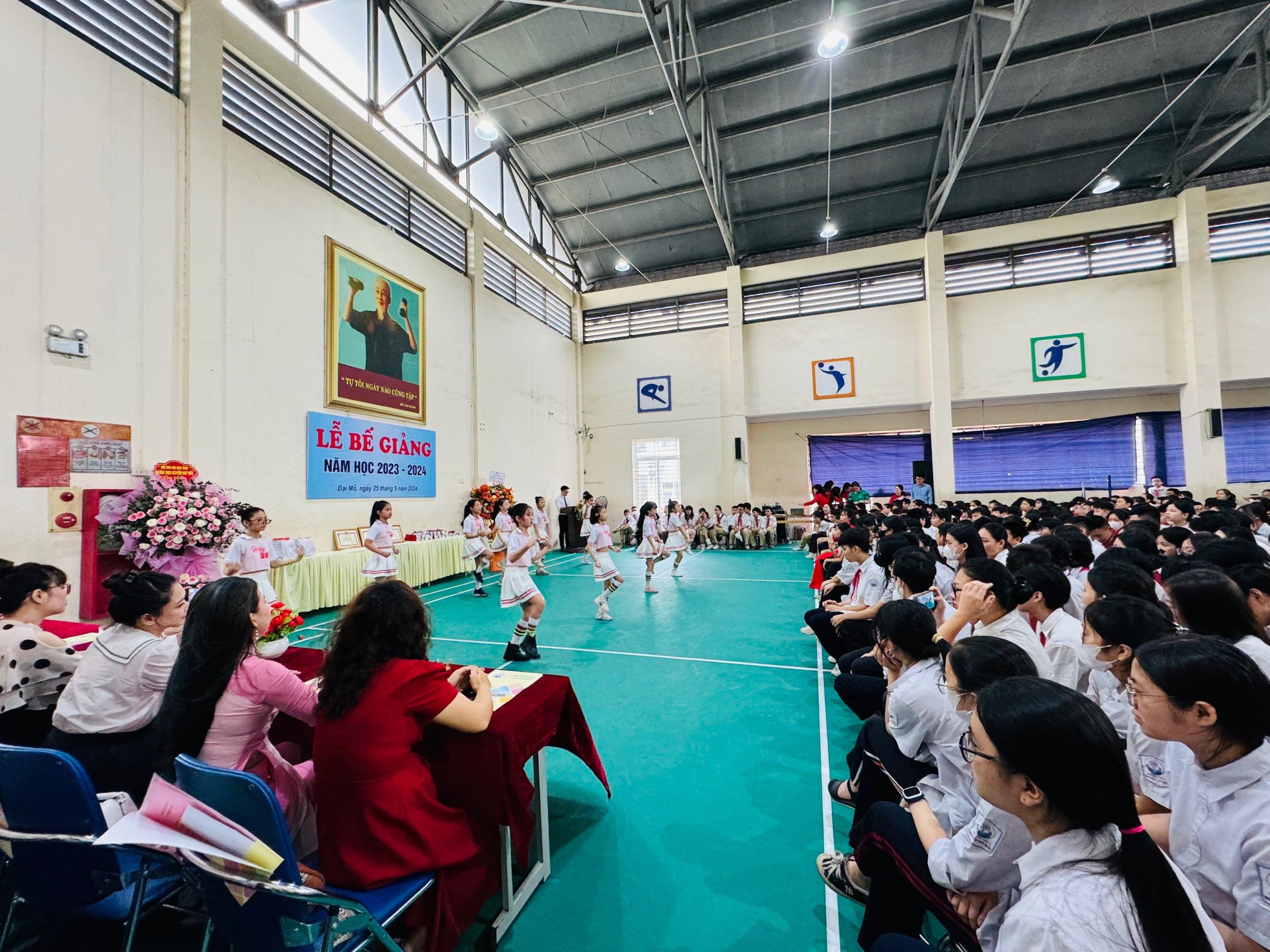 D:\Van phong\Ảnh\2023-2024\32. Tổng kết năm học\z5493853110159_b0437acf8e611ddfcd5dc04c91169d24.jpg