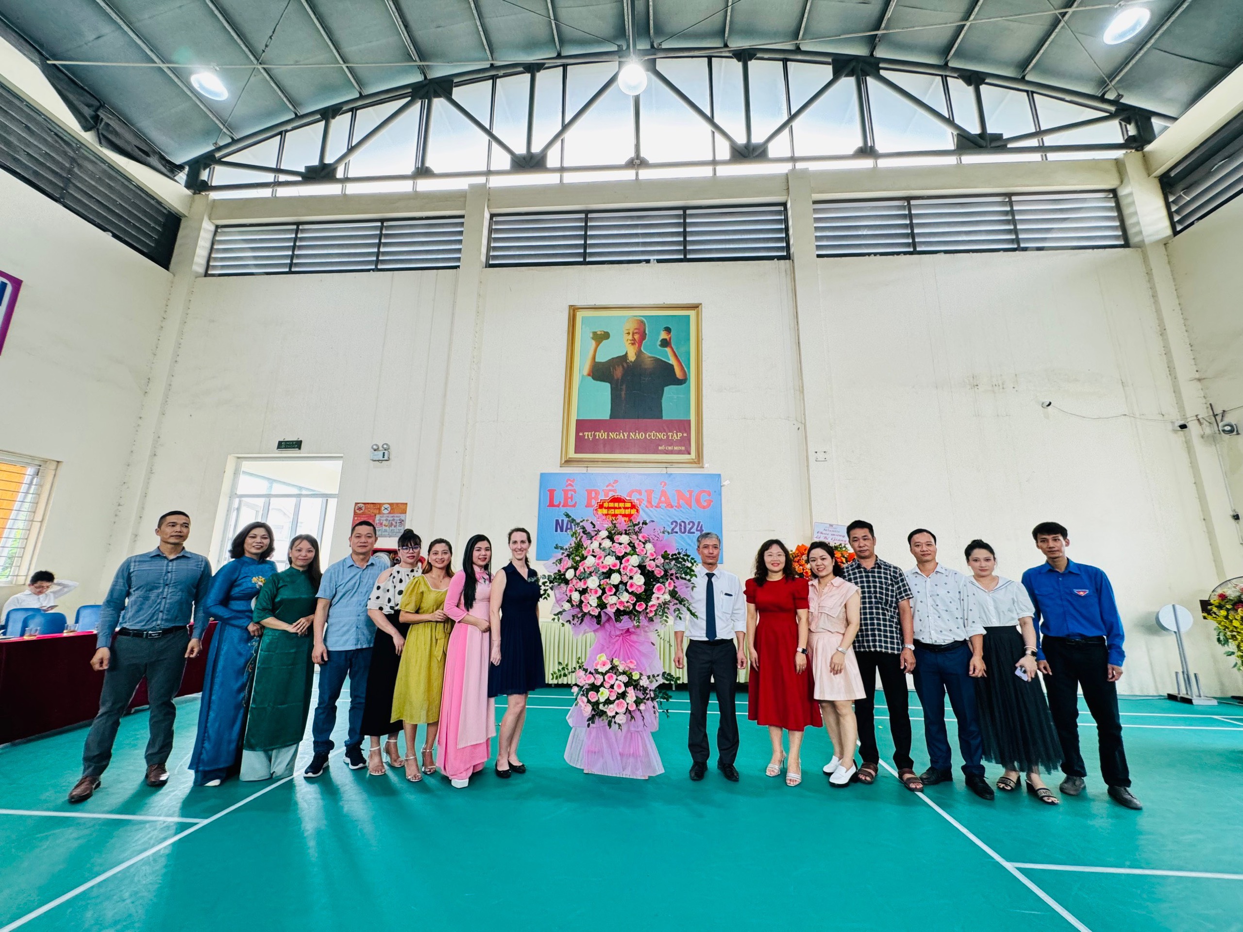 D:\Van phong\Ảnh\2023-2024\32. Tổng kết năm học\z5493853083587_60c4b74d51df527bcf8a14c5264832c3.jpg